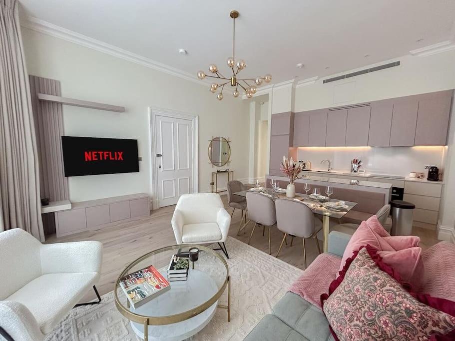 Stylish 2 bed flat on the iconic Gloucester Road