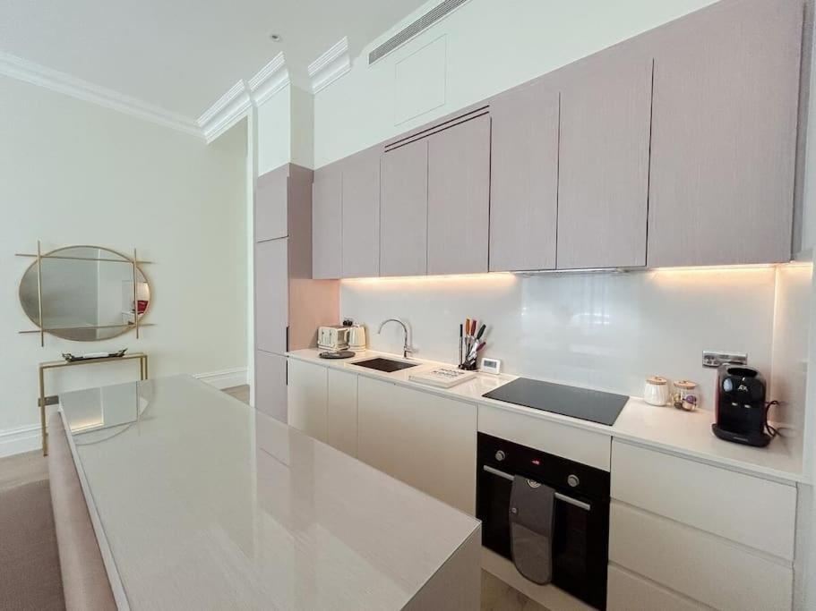 Stylish 2 bed flat on the iconic Gloucester Road