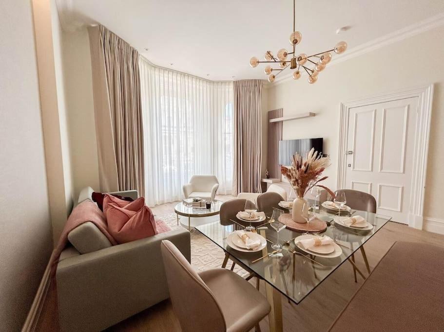 Stylish 2 bed flat on the iconic Gloucester Road