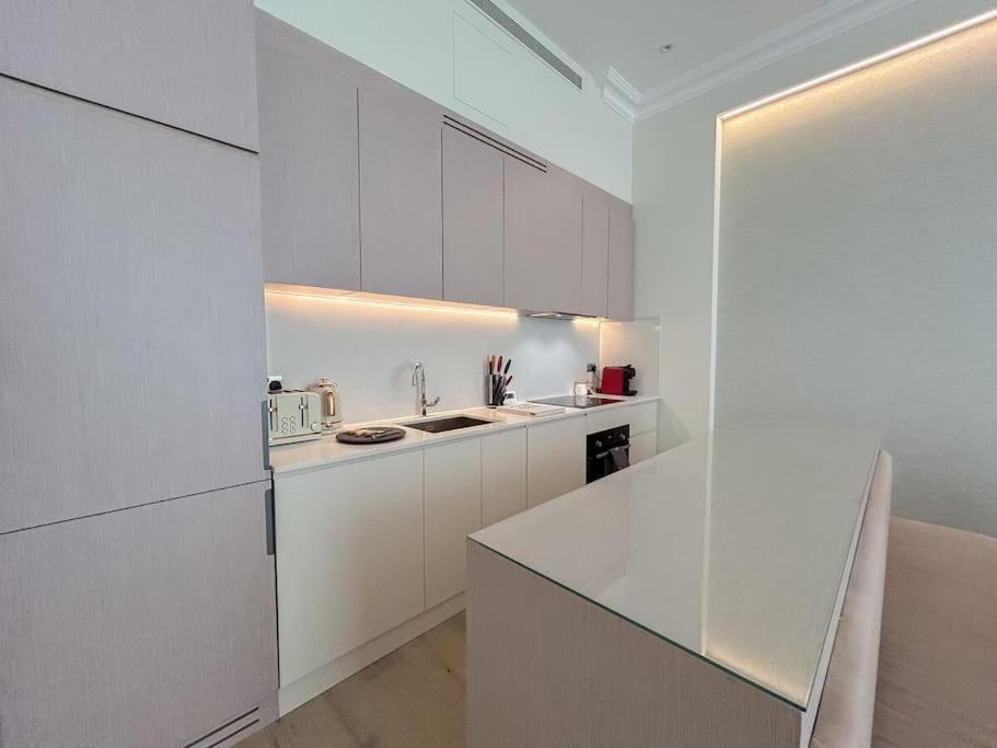 Stylish 2 bed flat on the iconic Gloucester Road