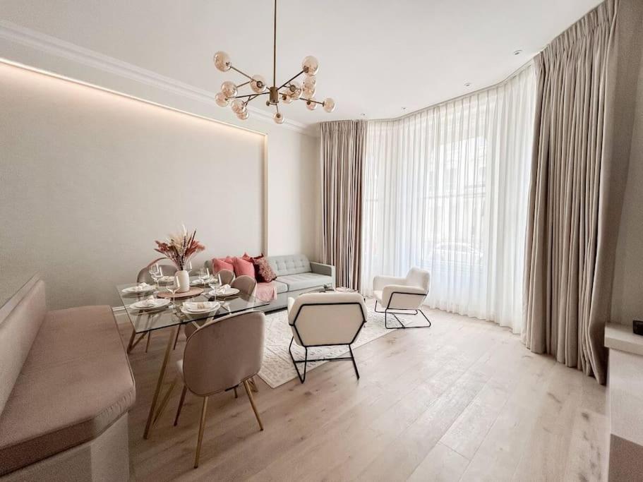 Stylish 2 bed flat on the iconic Gloucester Road