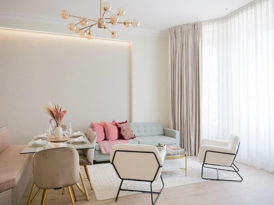 Stylish 2 bed flat on the iconic Gloucester Road
