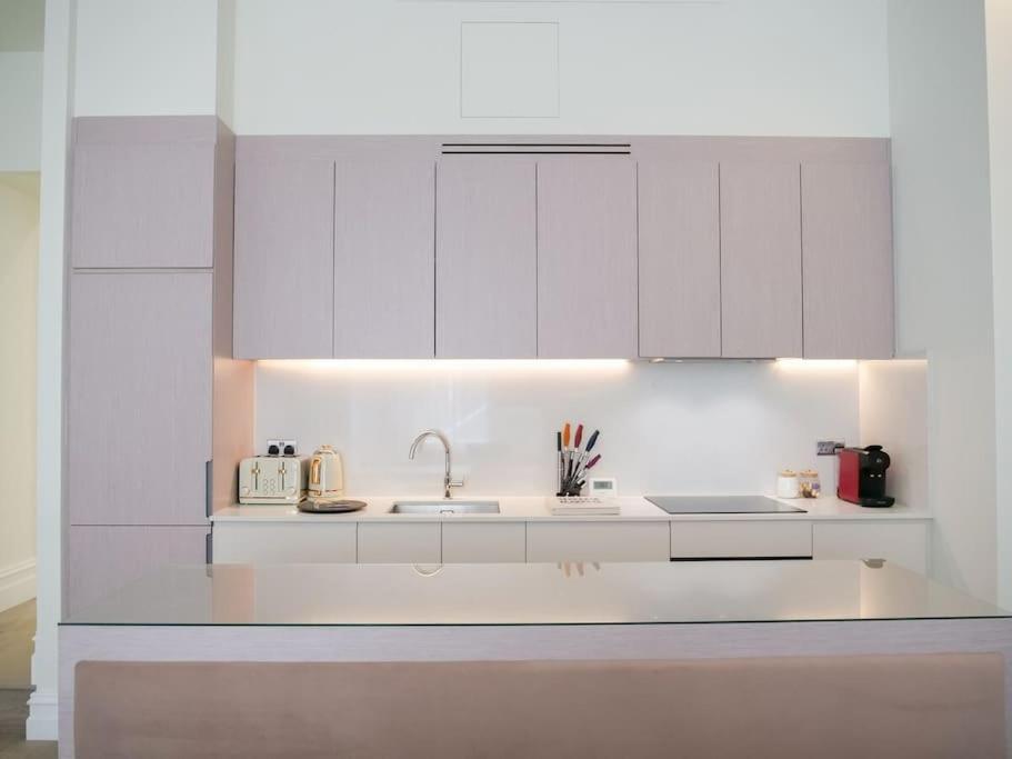 Stylish 2 bed flat on the iconic Gloucester Road