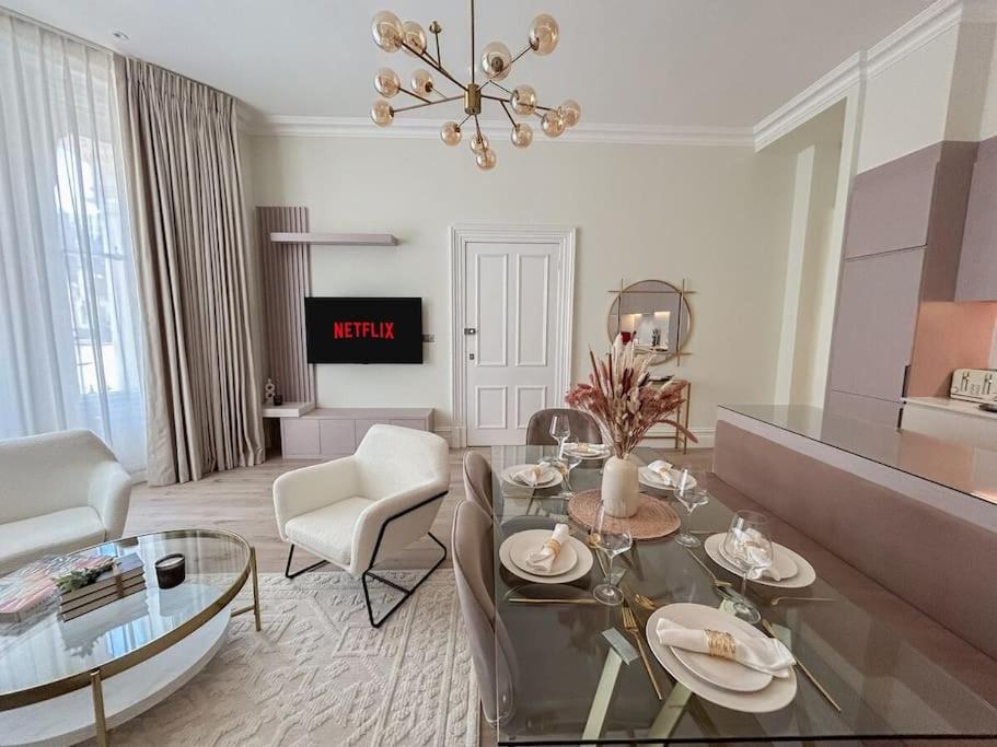 Stylish 2 bed flat on the iconic Gloucester Road
