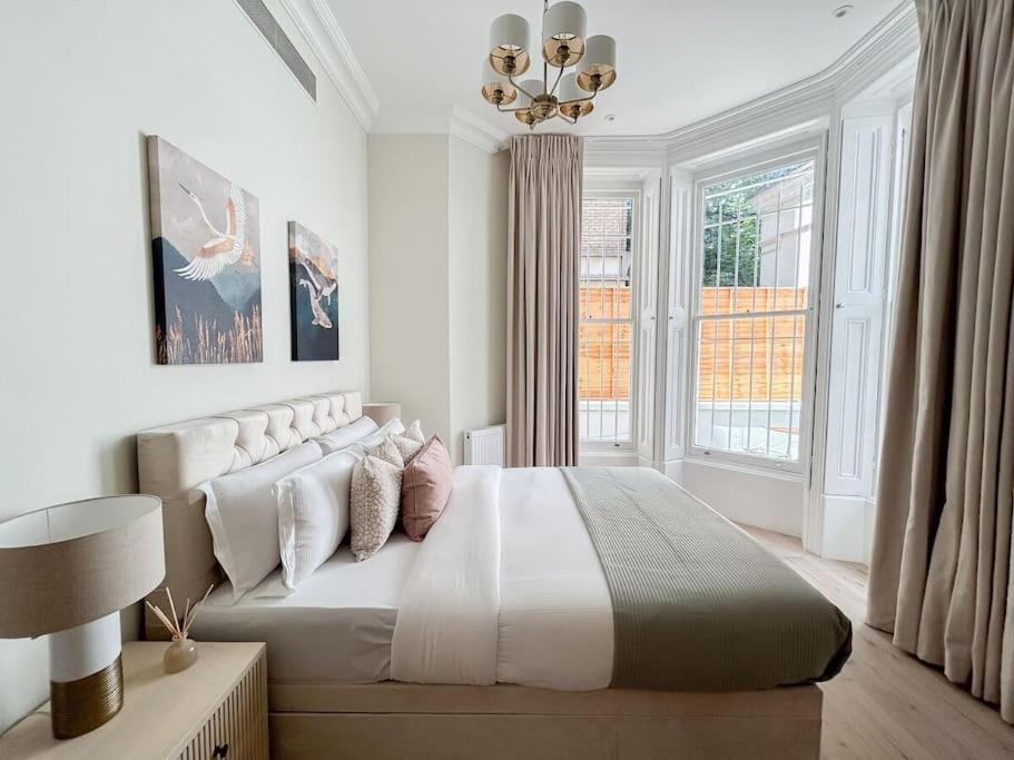 Stylish 2 bed flat on the iconic Gloucester Road