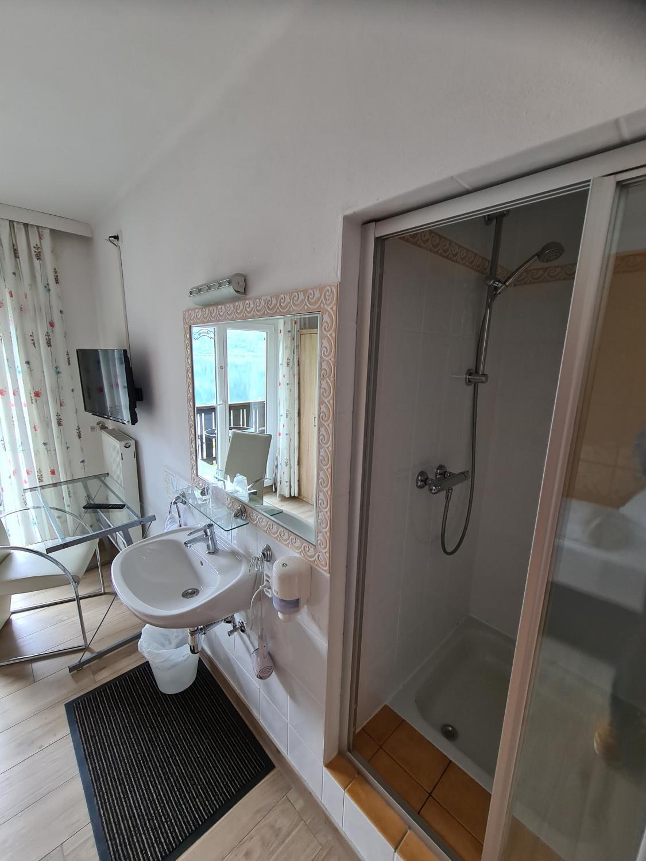B&B Hallstatt Lake OBERTRAUN self check in