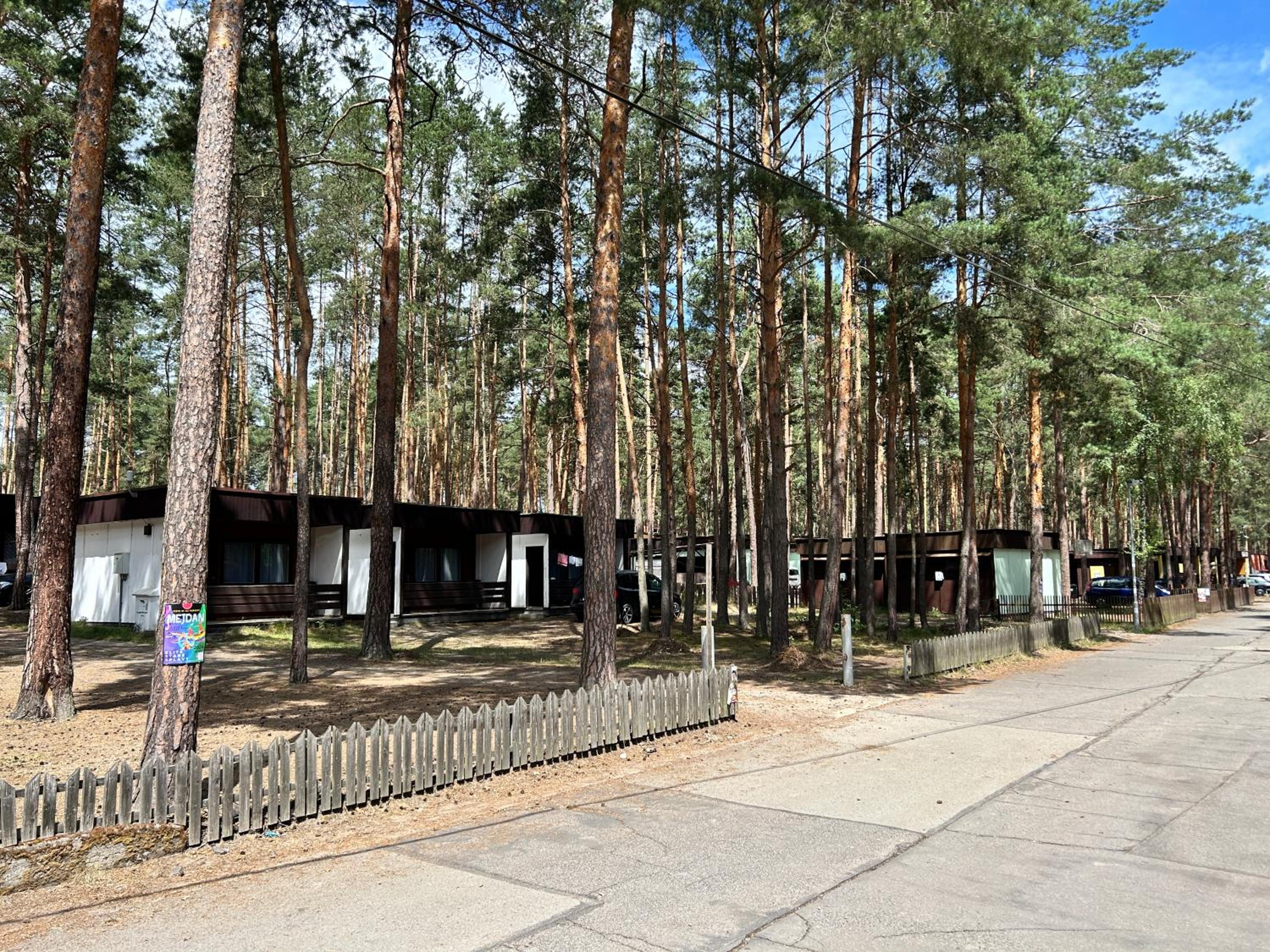 Chatky U Františka Máchovo jezero