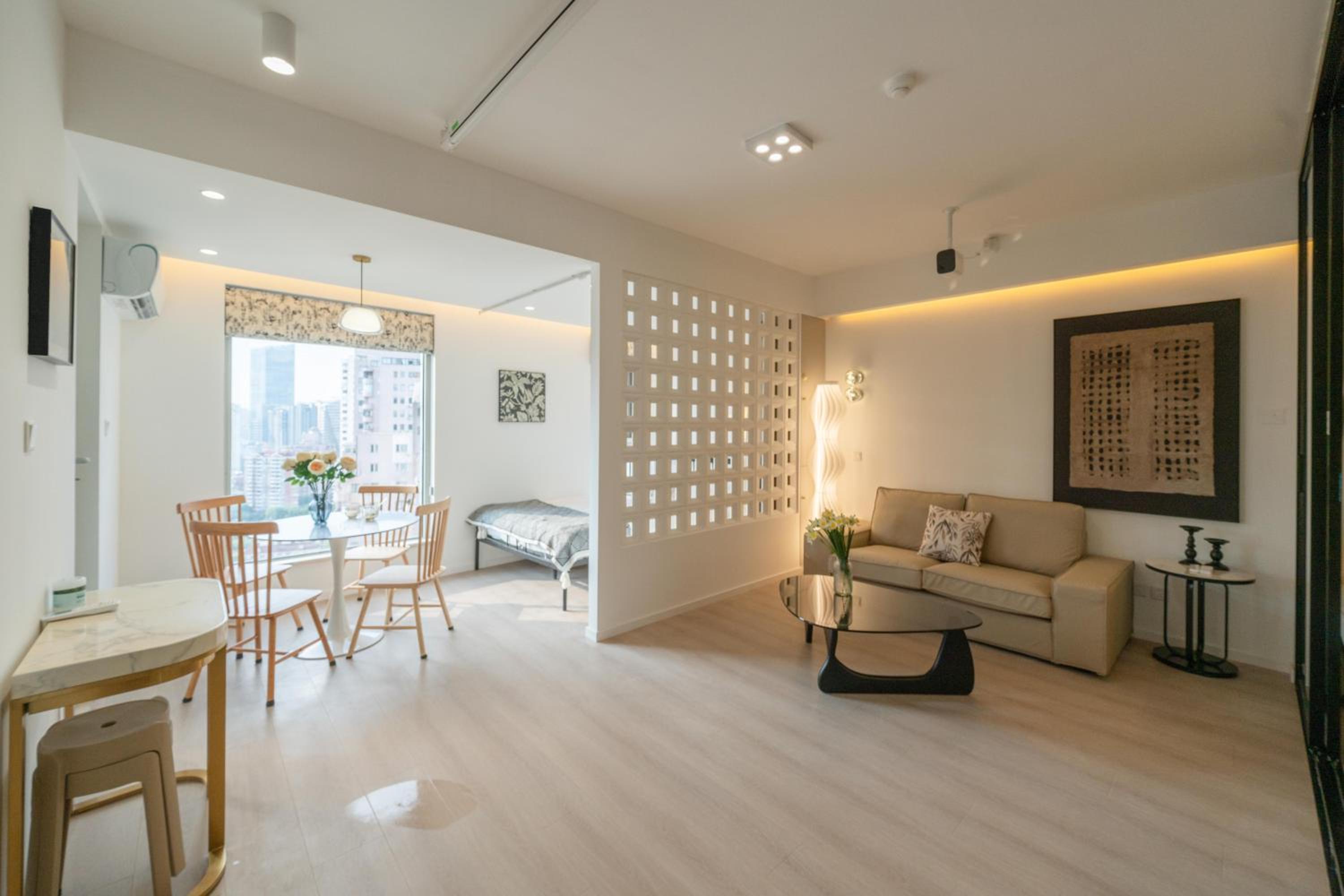 Yi Du Home with Double Views-At West Nanjing Road, Near Metro, Cards OK