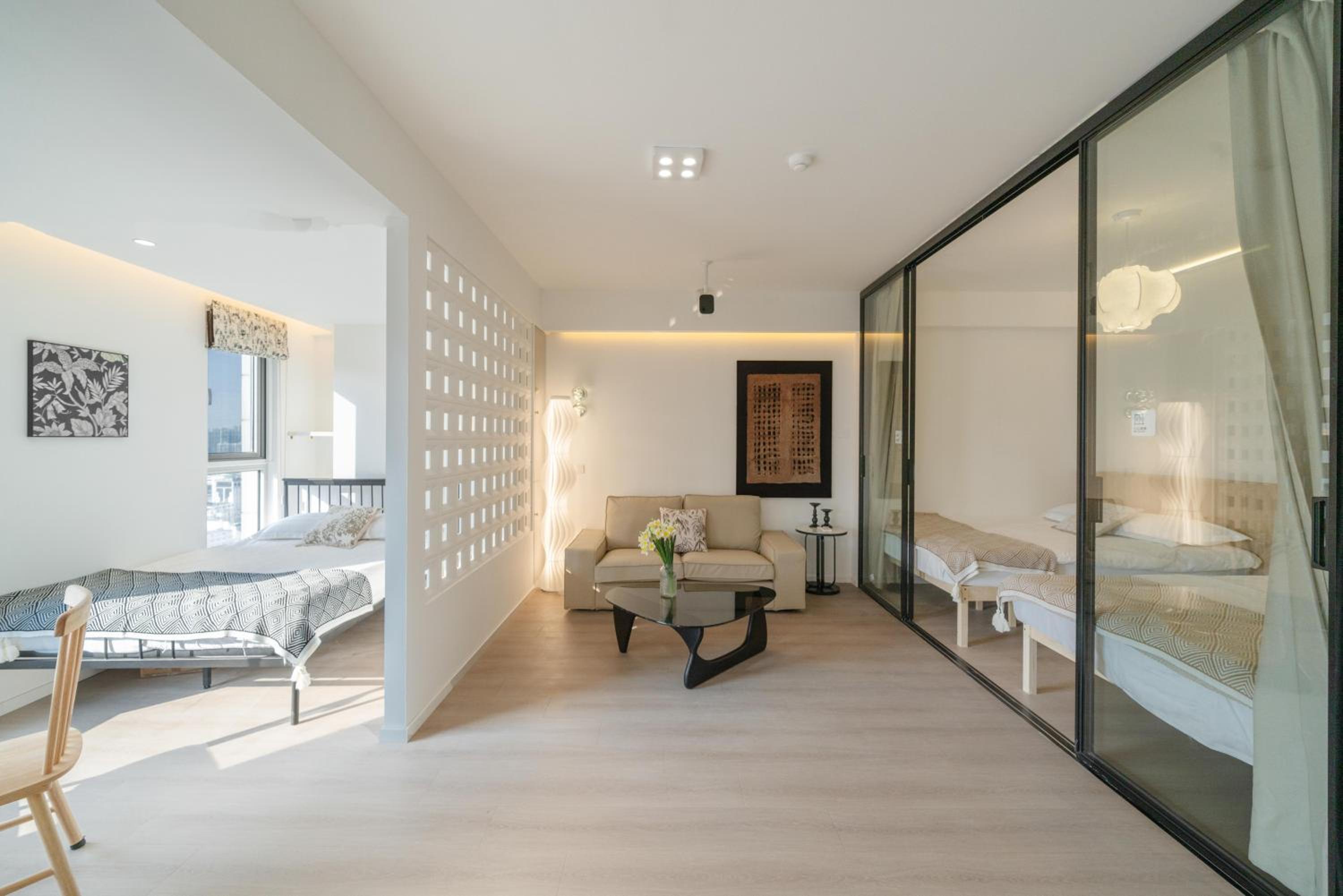 Yi Du Home with Double Views-At West Nanjing Road, Near Metro, Cards OK