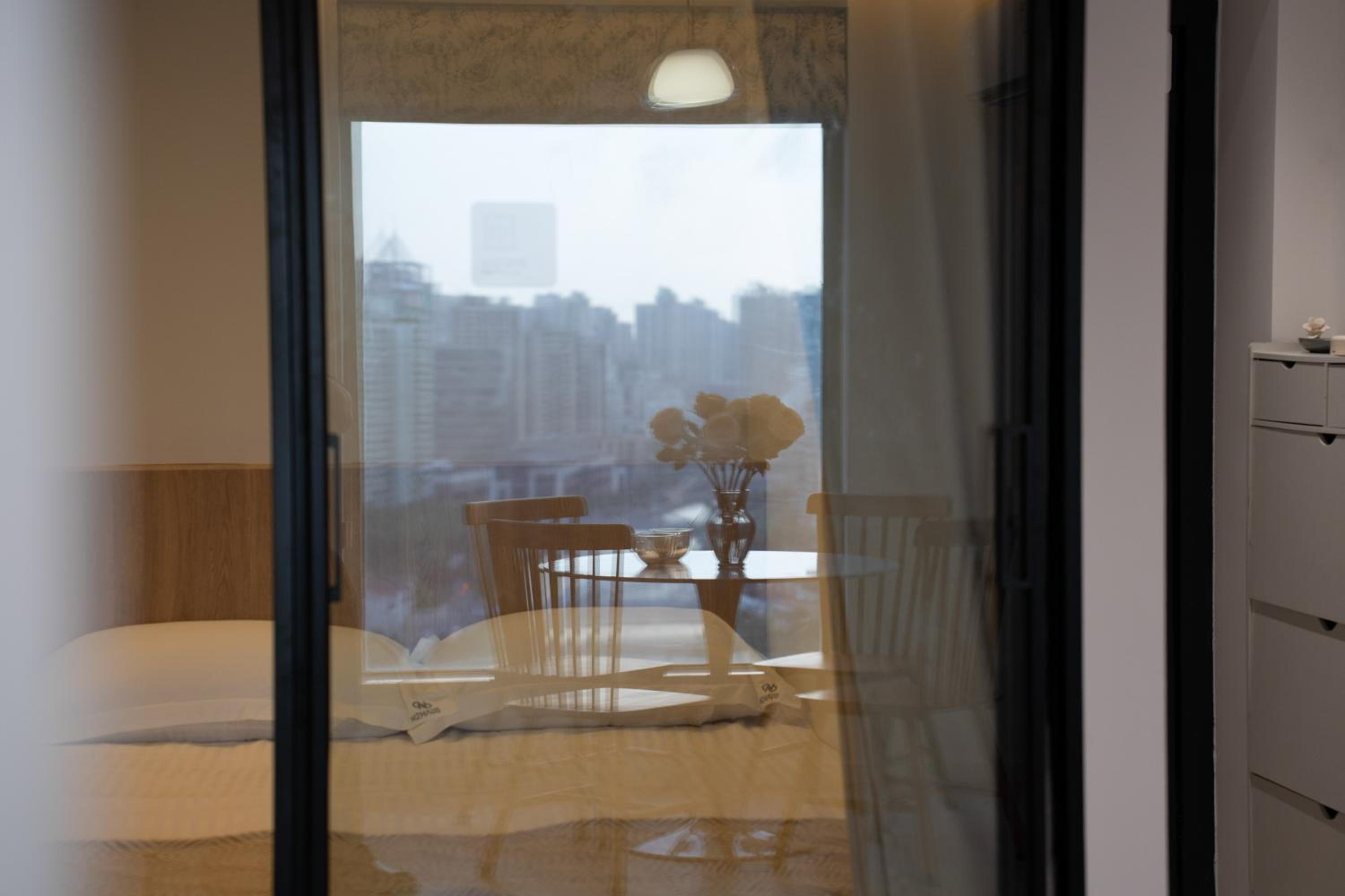 Yi Du Home with Double Views-At West Nanjing Road, Near Metro, Cards OK