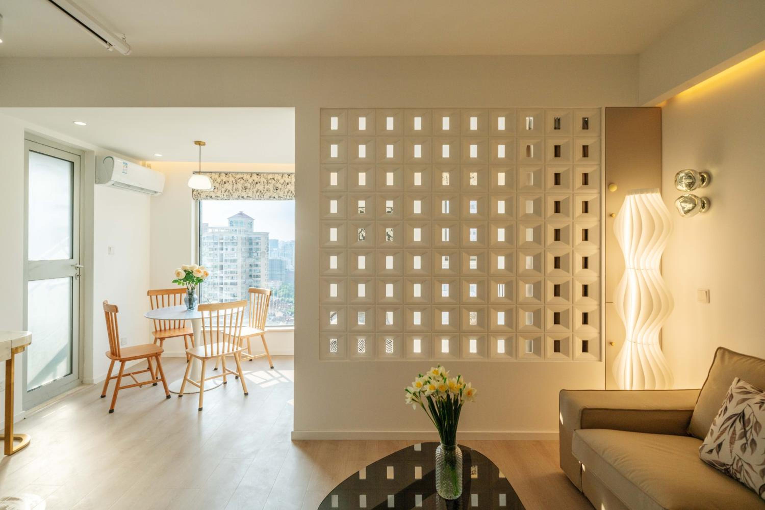 Yi Du Home with Double Views-At West Nanjing Road, Near Metro, Cards OK