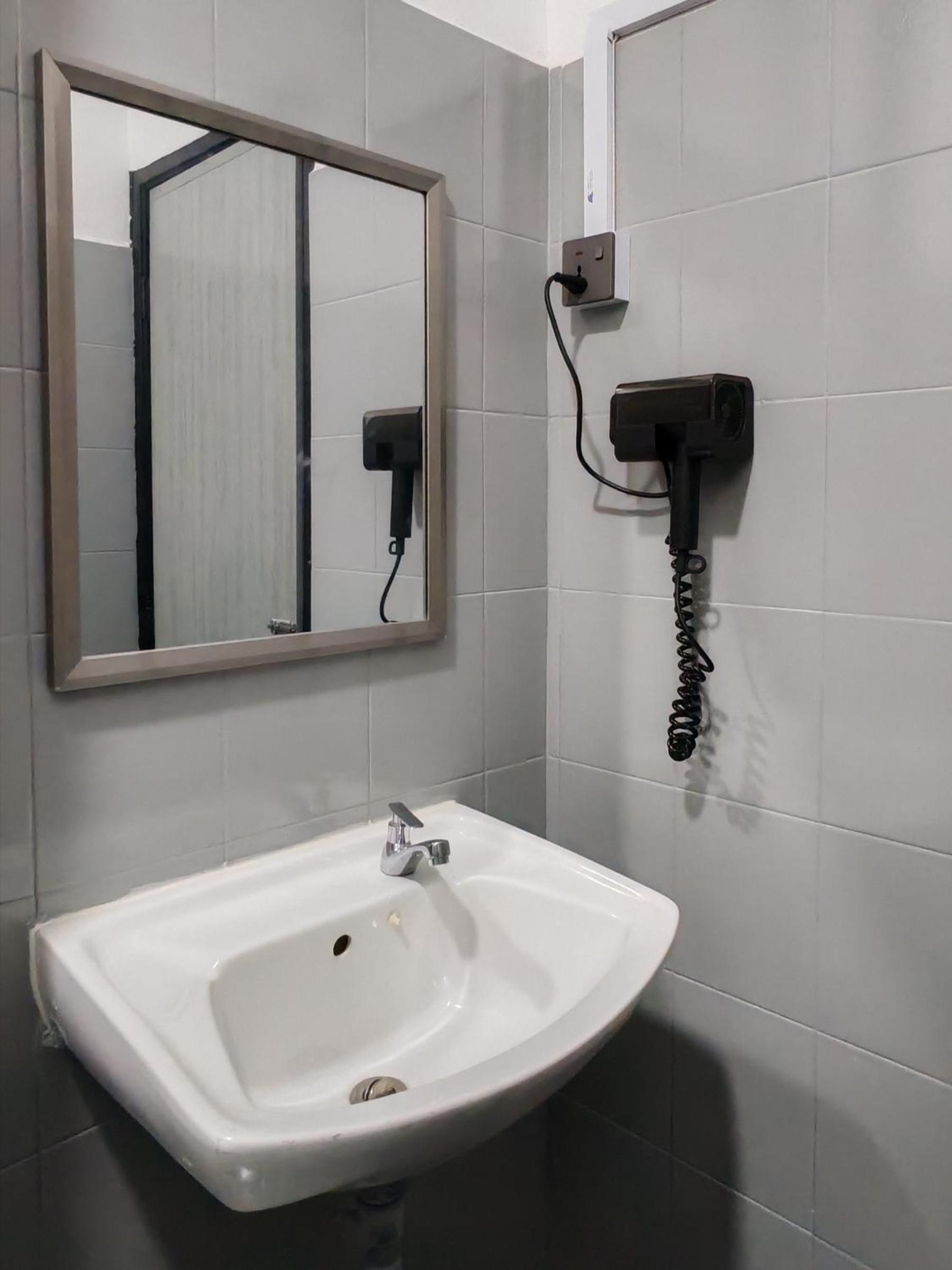 23 Inn Singlebed Share Bathroom No Window photo 5