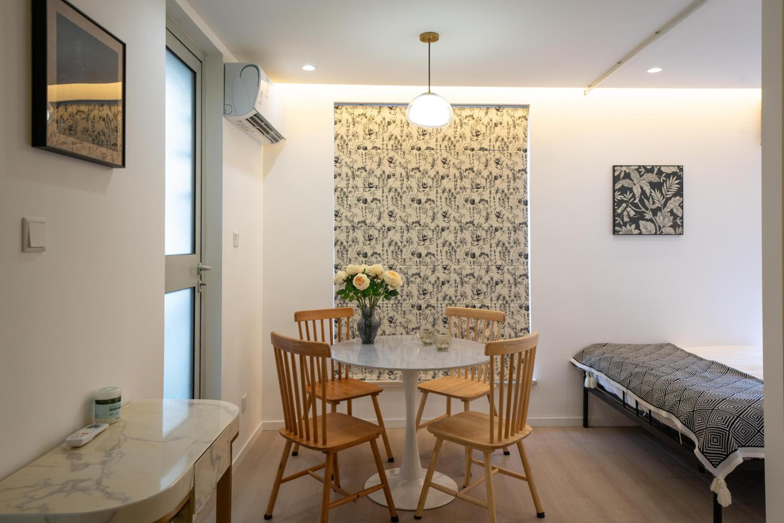 Yi Du Home with Double Views-At West Nanjing Road, Near Metro, Cards OK