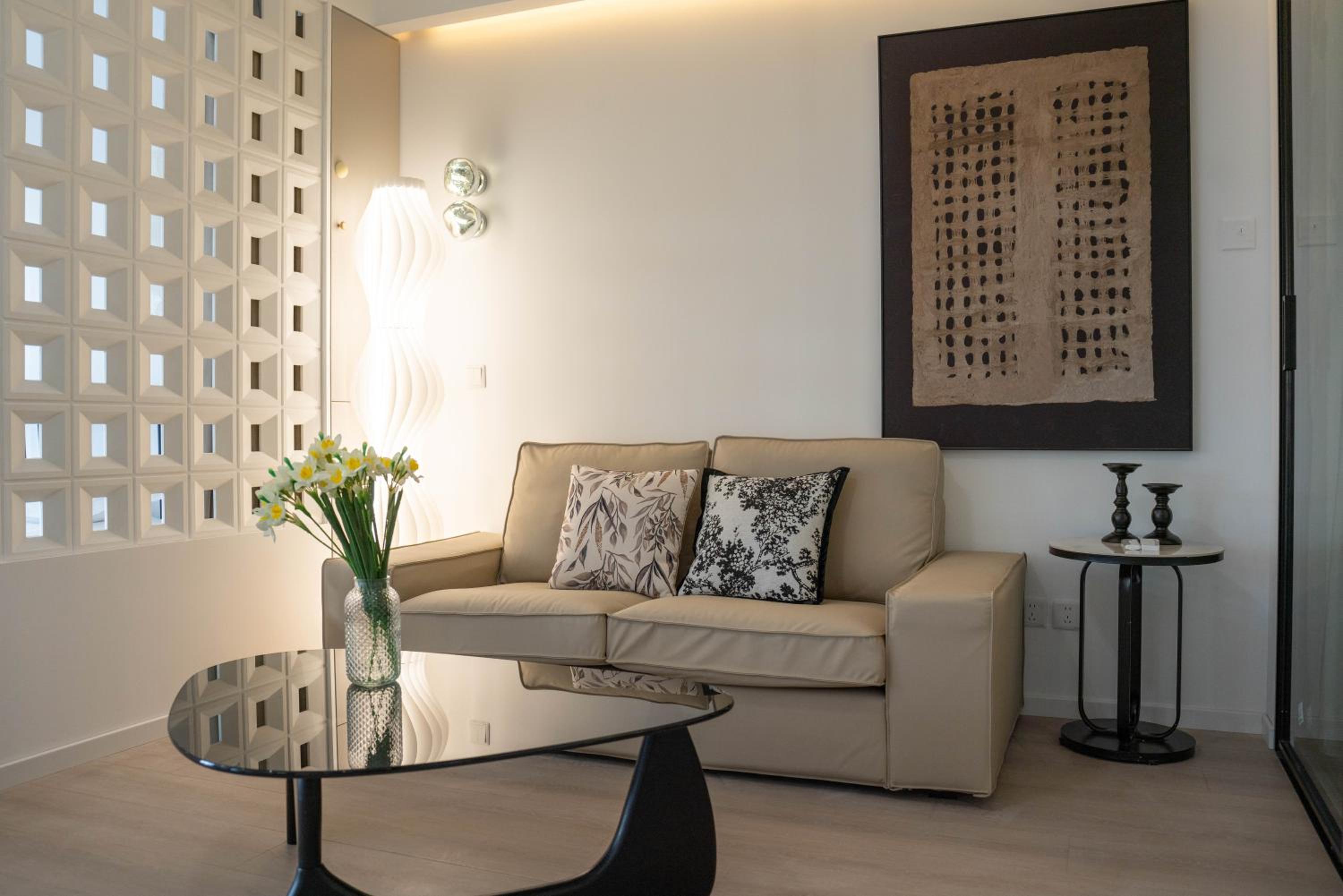 Yi Du Home with Double Views-At West Nanjing Road, Near Metro, Cards OK