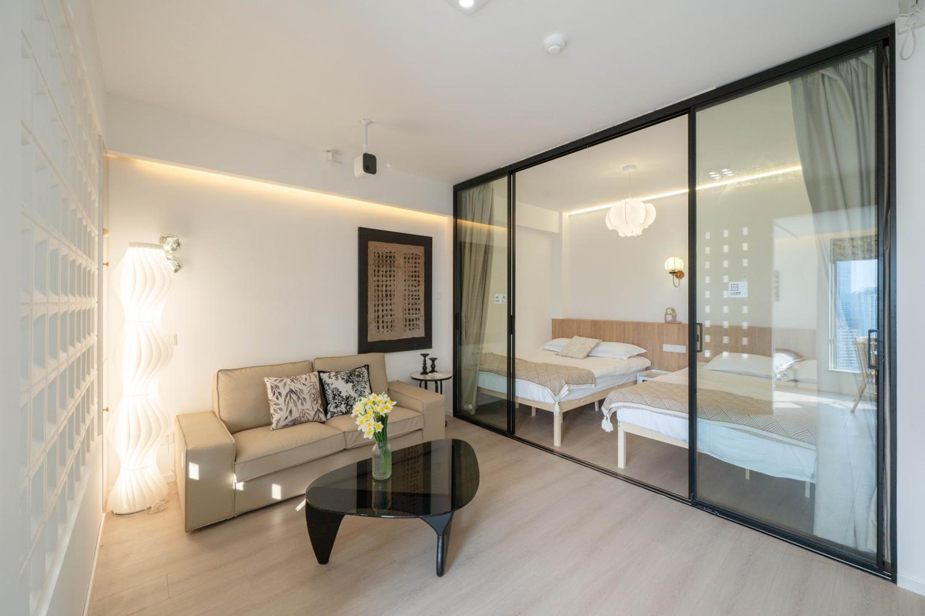 Yi Du Home with Double Views-At West Nanjing Road, Near Metro, Cards OK