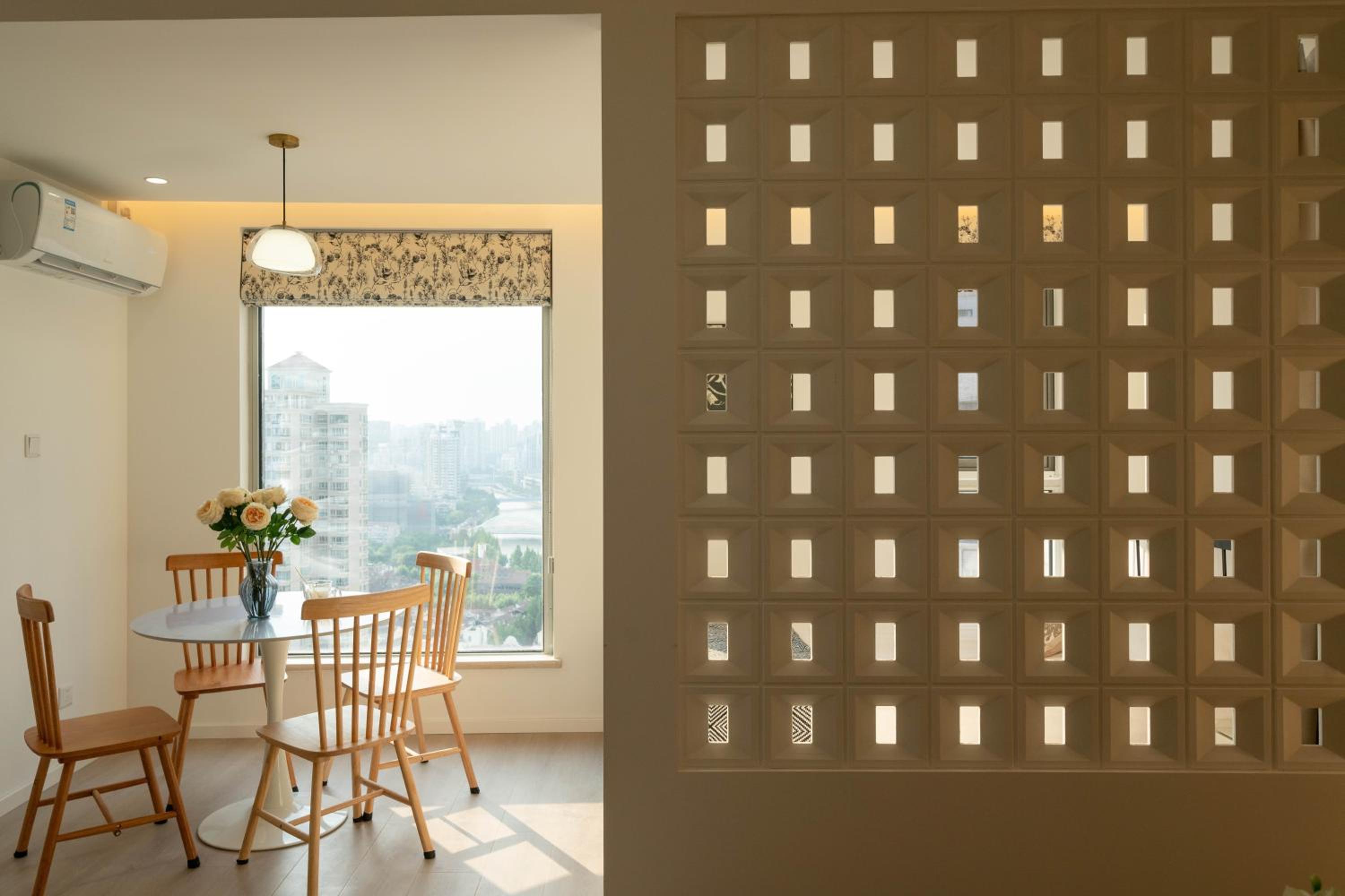 Yi Du Home with Double Views-At West Nanjing Road, Near Metro, Cards OK