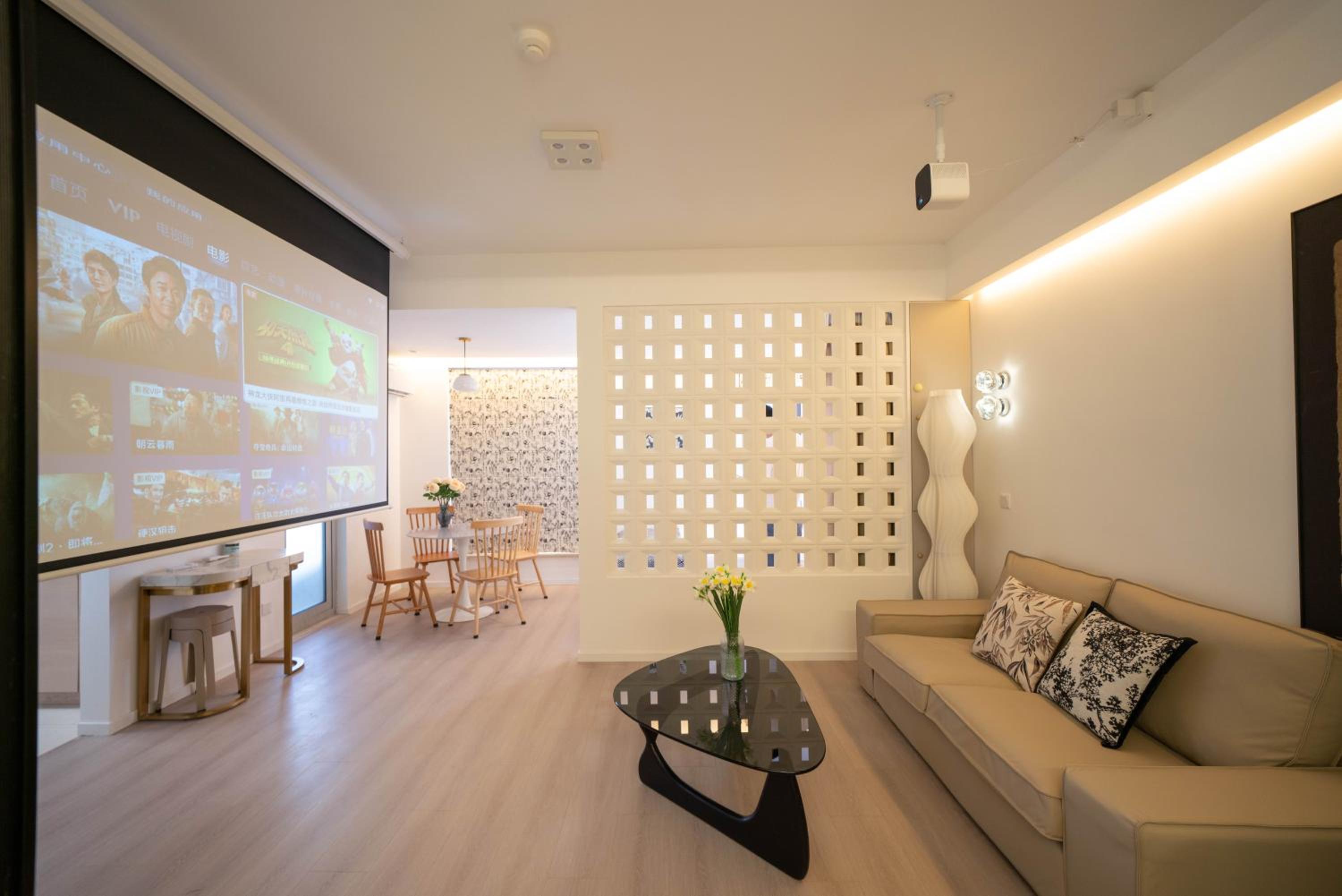 Yi Du Home with Double Views-At West Nanjing Road, Near Metro, Cards OK