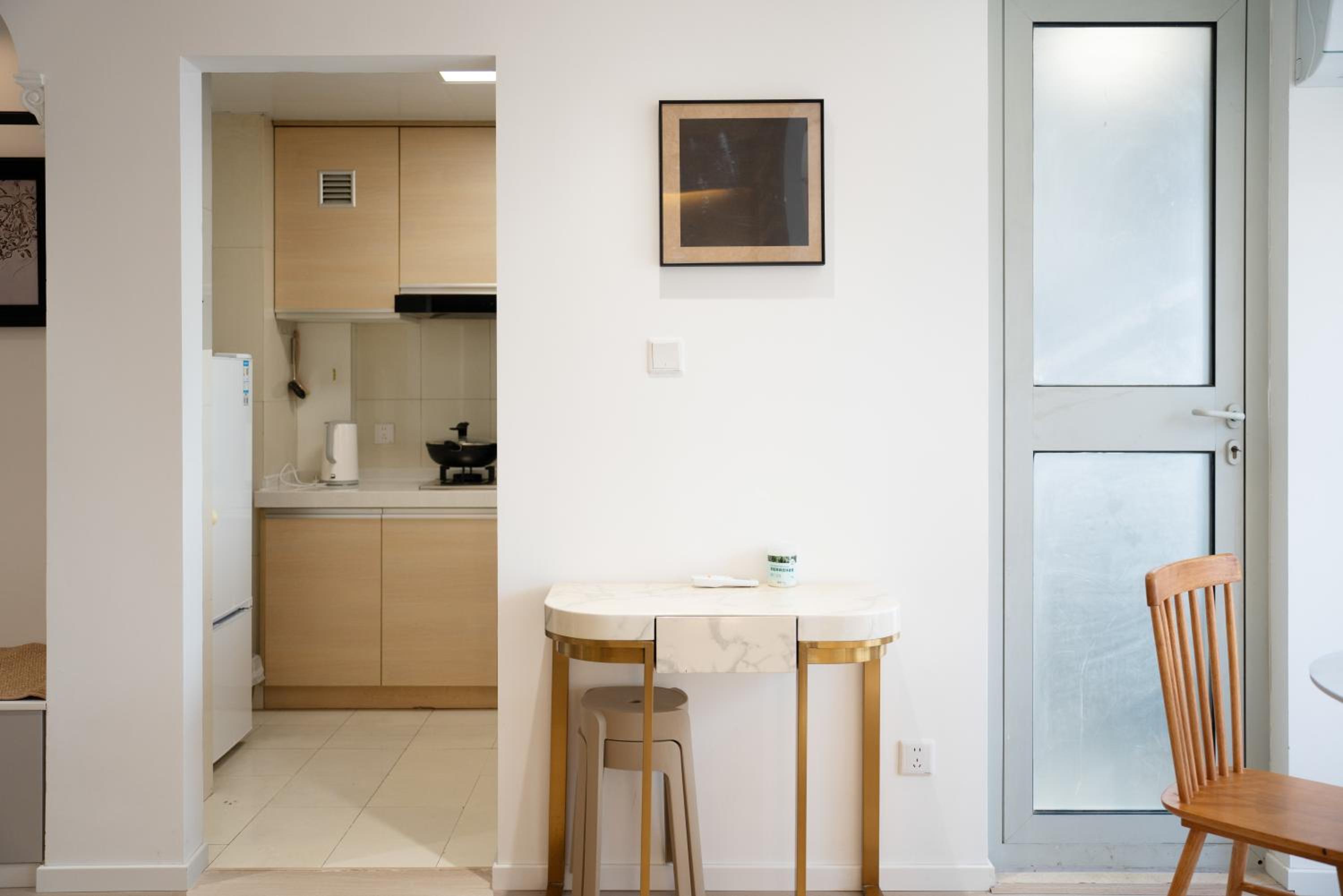 Yi Du Home with Double Views-At West Nanjing Road, Near Metro, Cards OK