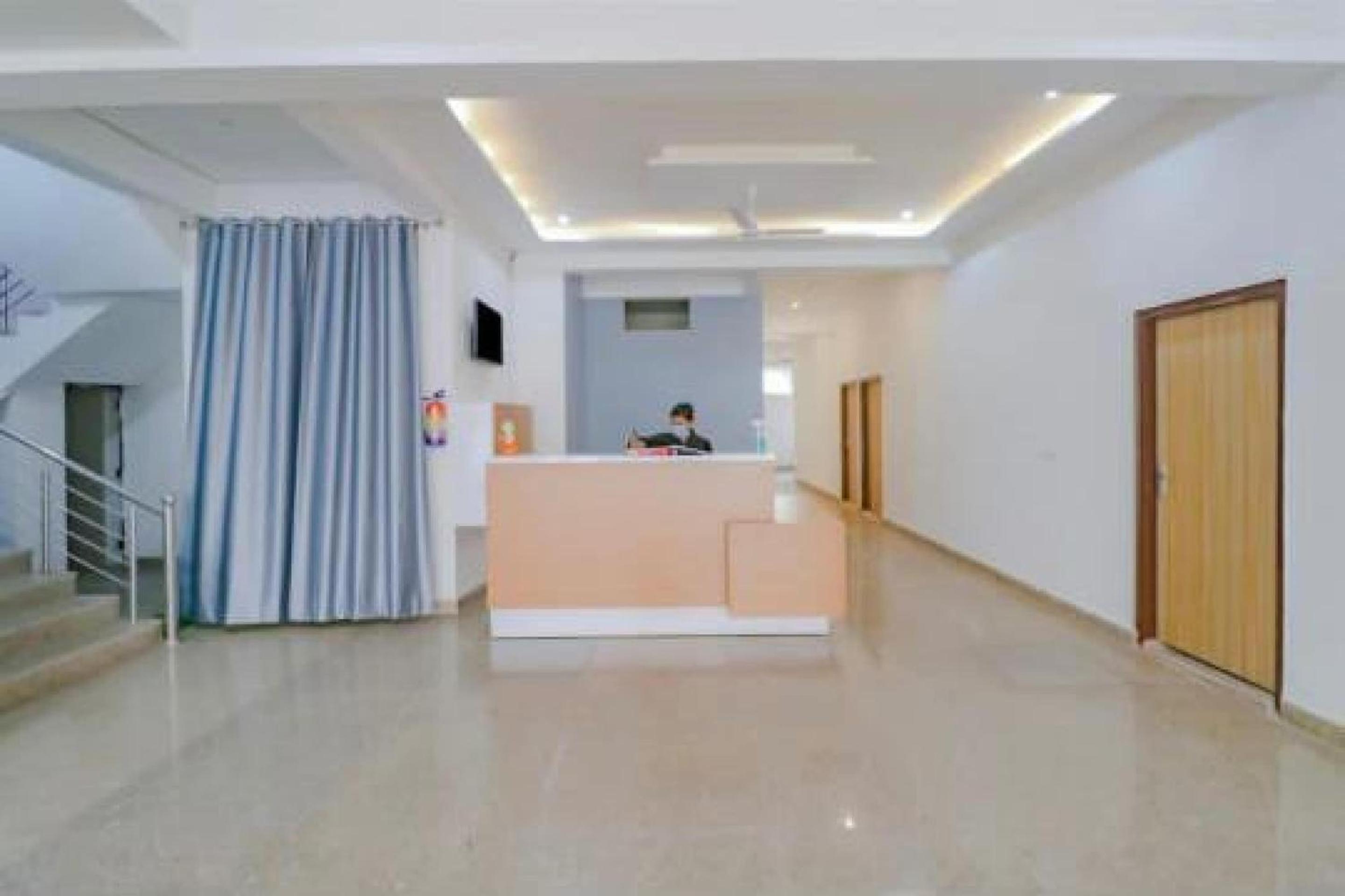Lobby & Reception