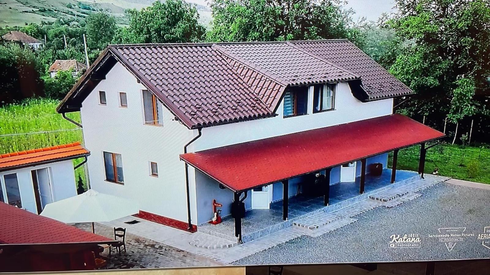 Casa de pe Mal view 2