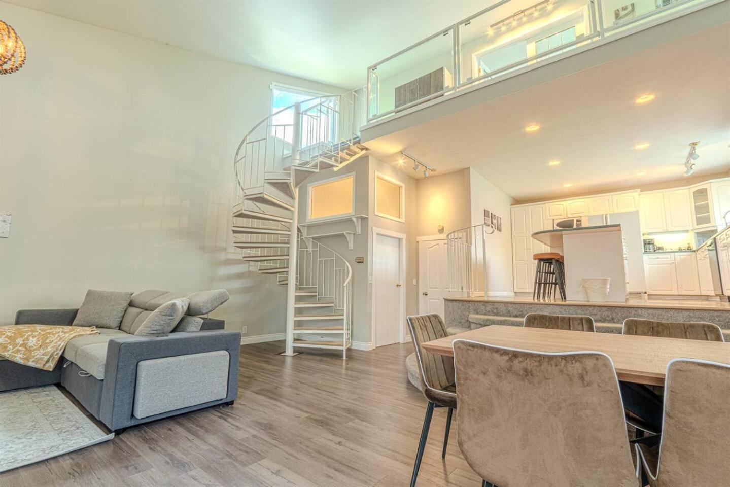 On the TransCanada, AC, 3BR, 3Sofa Bed for upto 12 sleeps