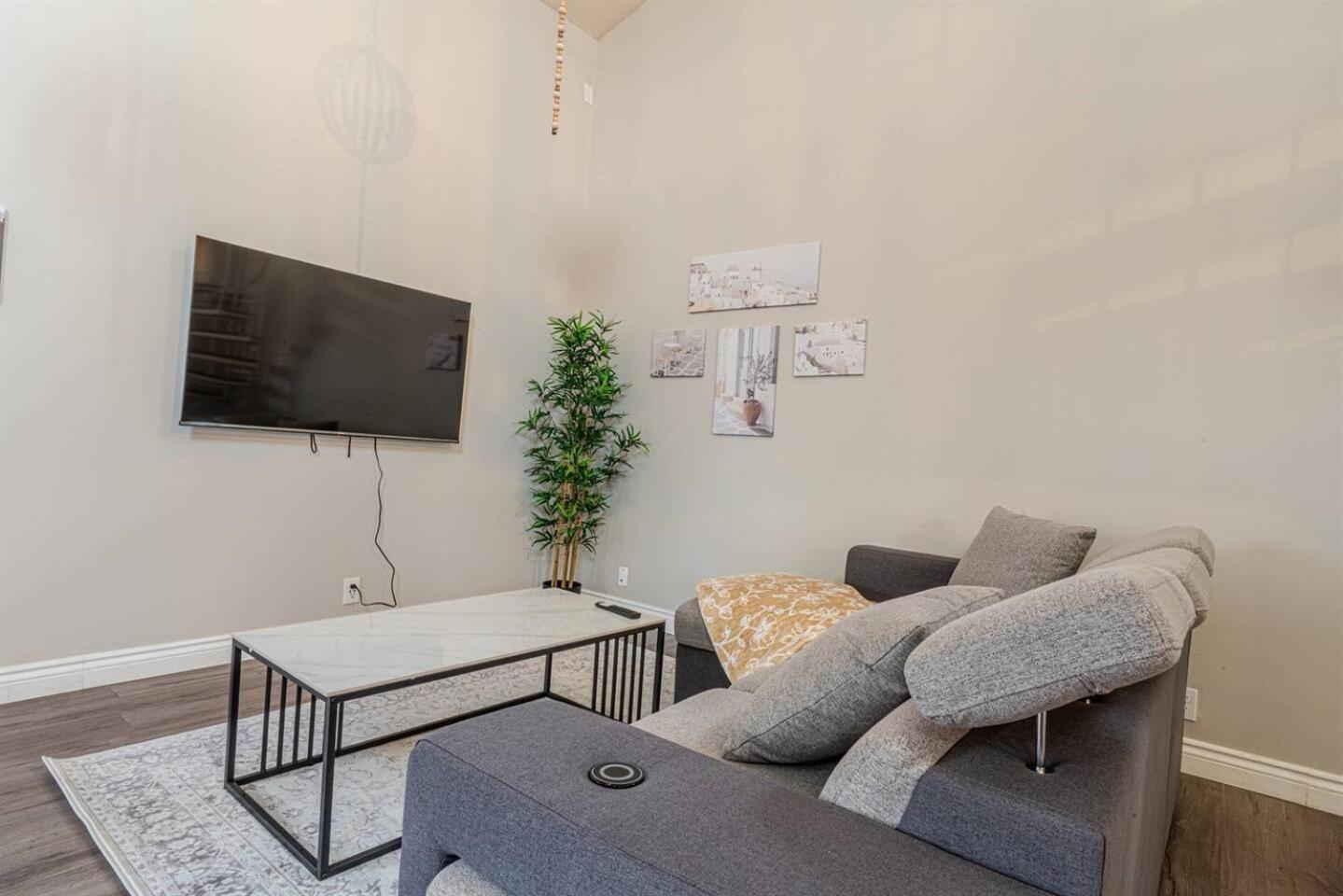 On the TransCanada, AC, 3BR, 3Sofa Bed for upto 12 sleeps