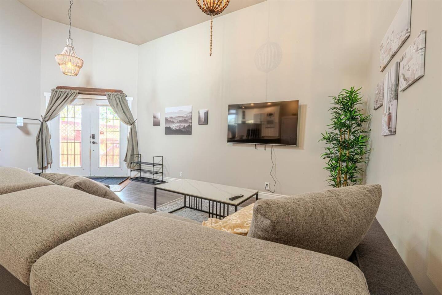 On the TransCanada, AC, 3BR, 3Sofa Bed for upto 12 sleeps