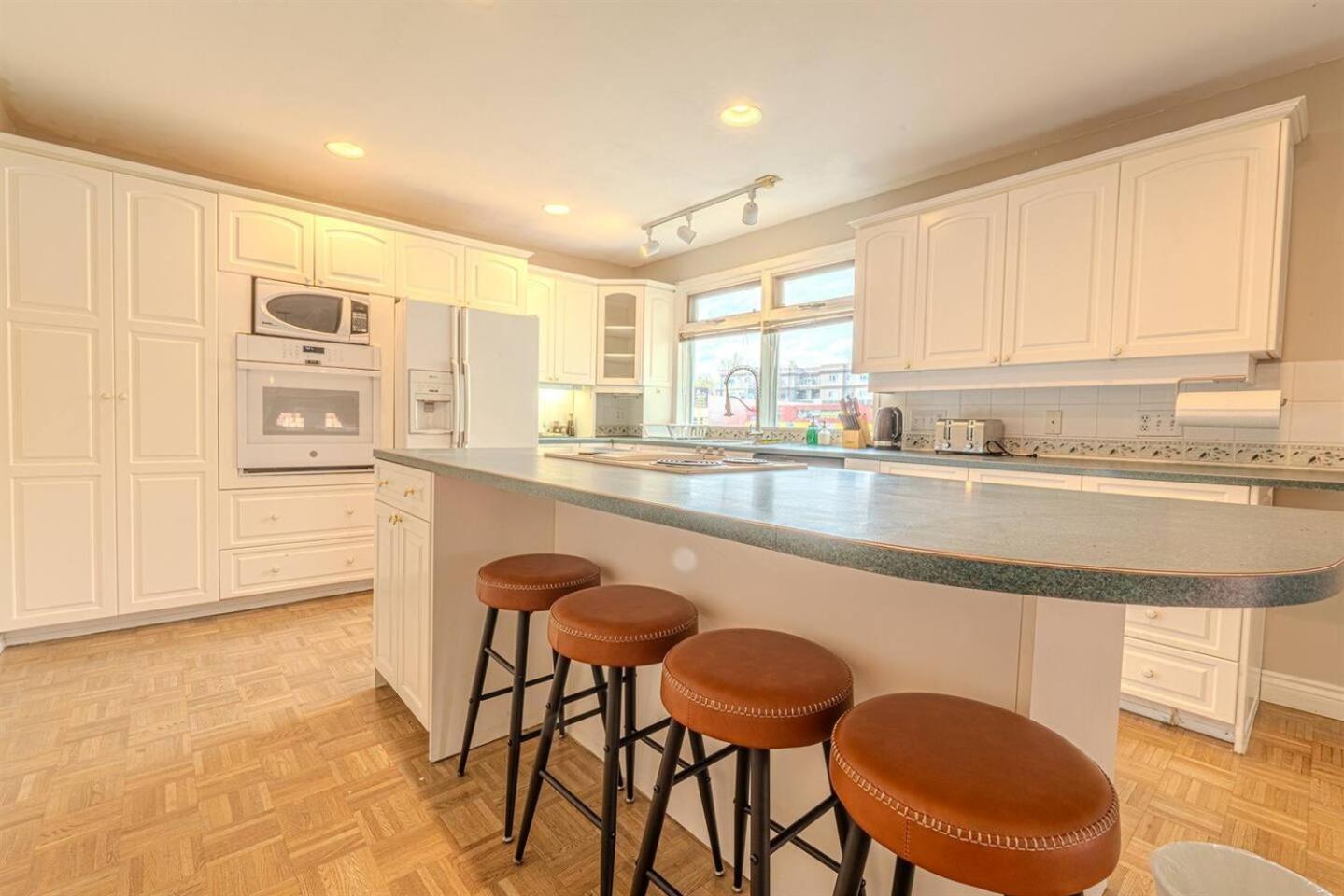 On the TransCanada, AC, 3BR, 3Sofa Bed for upto 12 sleeps