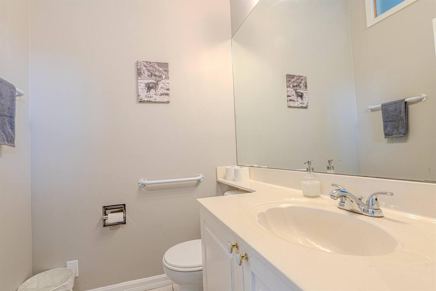 On the TransCanada, AC, 3BR, 3Sofa Bed for upto 12 sleeps