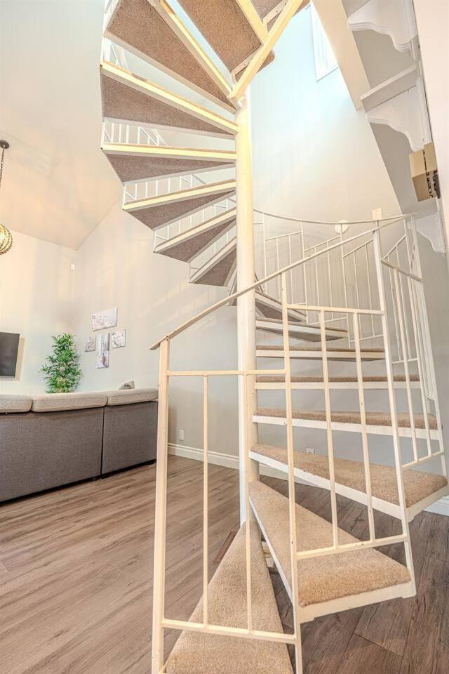 On the TransCanada, AC, 3BR, 3Sofa Bed for upto 12 sleeps