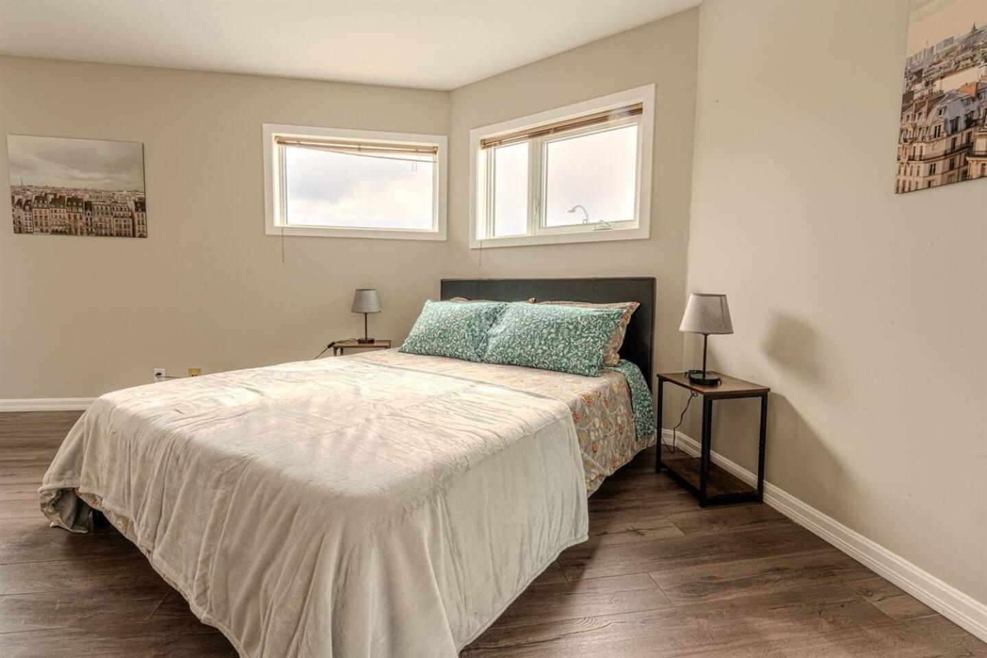 On the TransCanada, AC, 3BR, 3Sofa Bed for upto 12 sleeps