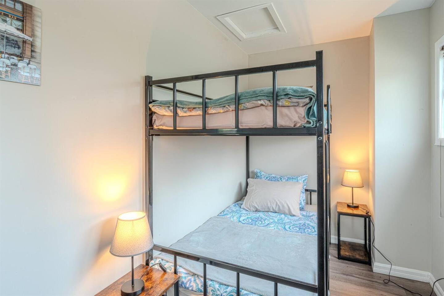 On the TransCanada, AC, 3BR, 3Sofa Bed for upto 12 sleeps