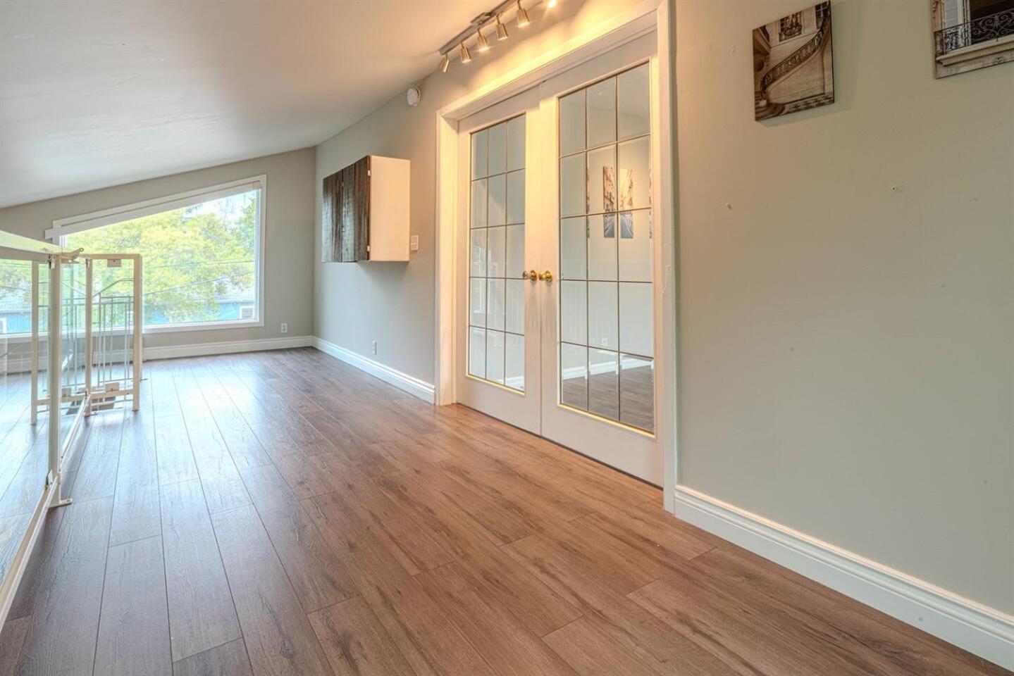 On the TransCanada, AC, 3BR, 3Sofa Bed for upto 12 sleeps