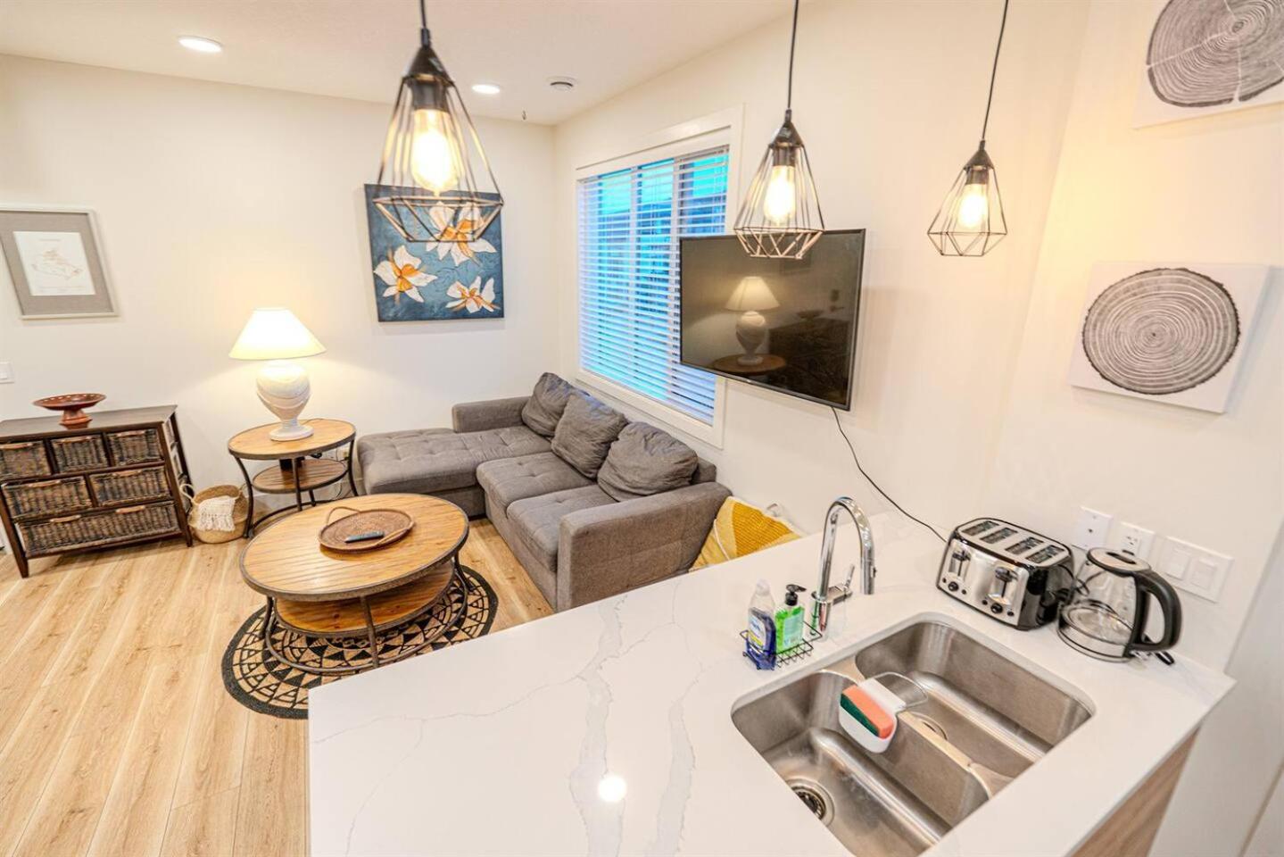 2Bedroom 2.5Bathroom Home near YYC