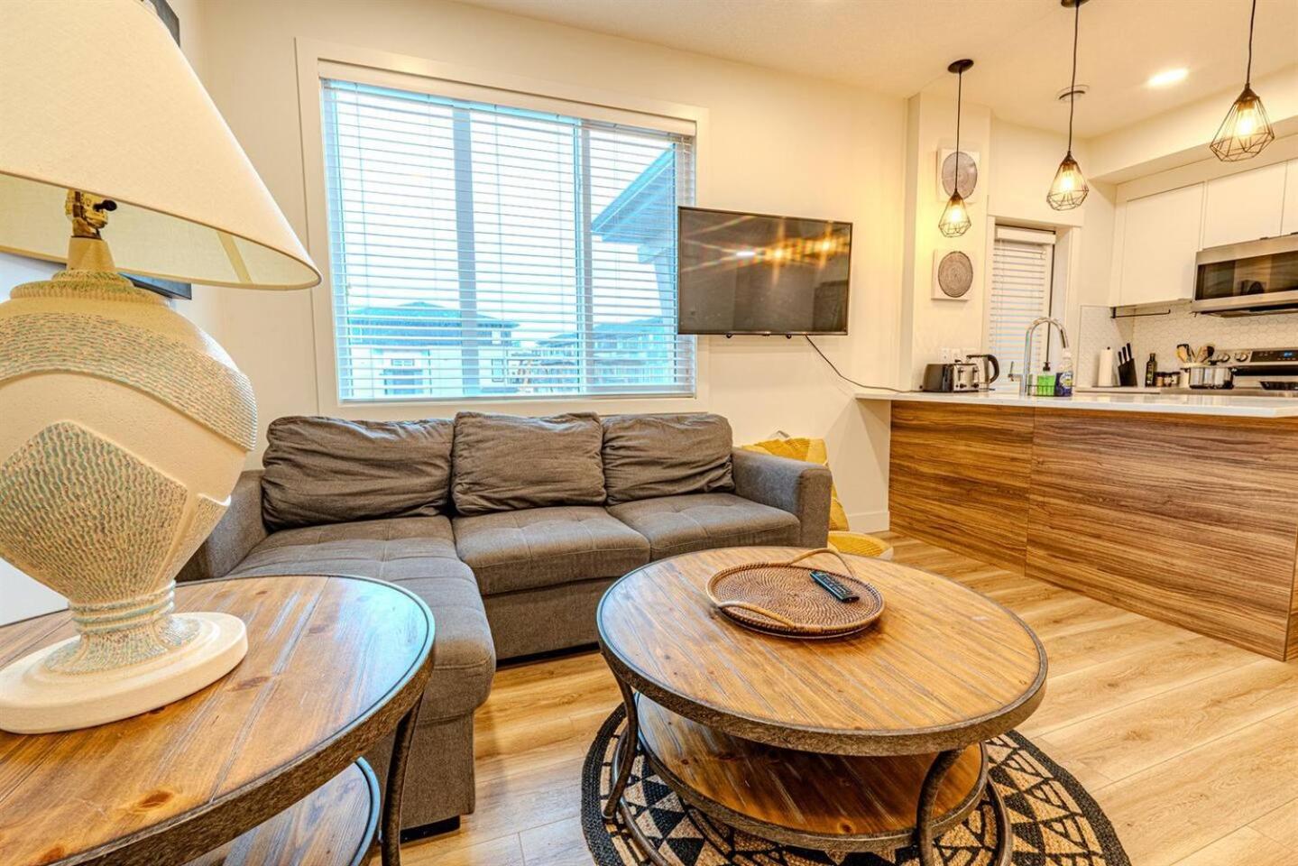2Bedroom 2.5Bathroom Home near YYC