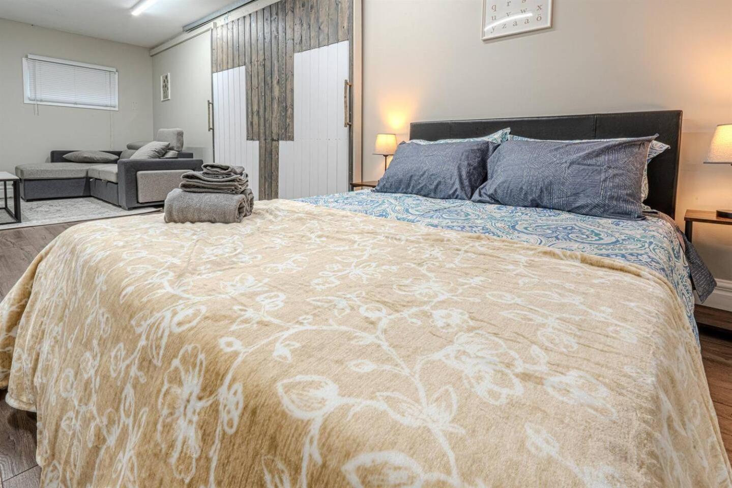 On the TransCanada, AC, 3BR, 3Sofa Bed for upto 12 sleeps