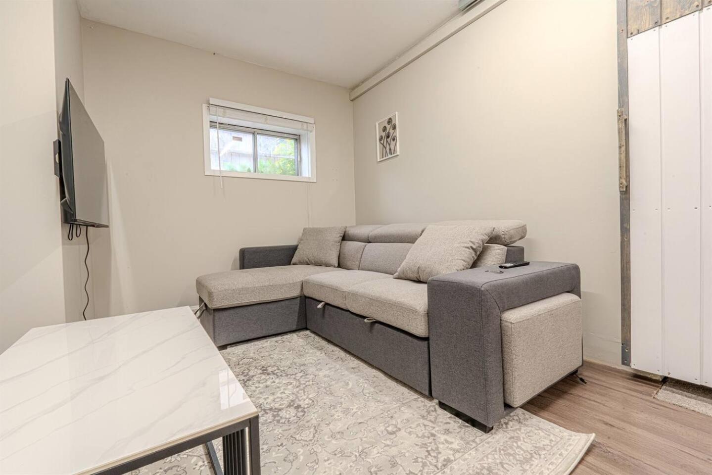 On the TransCanada, AC, 3BR, 3Sofa Bed for upto 12 sleeps