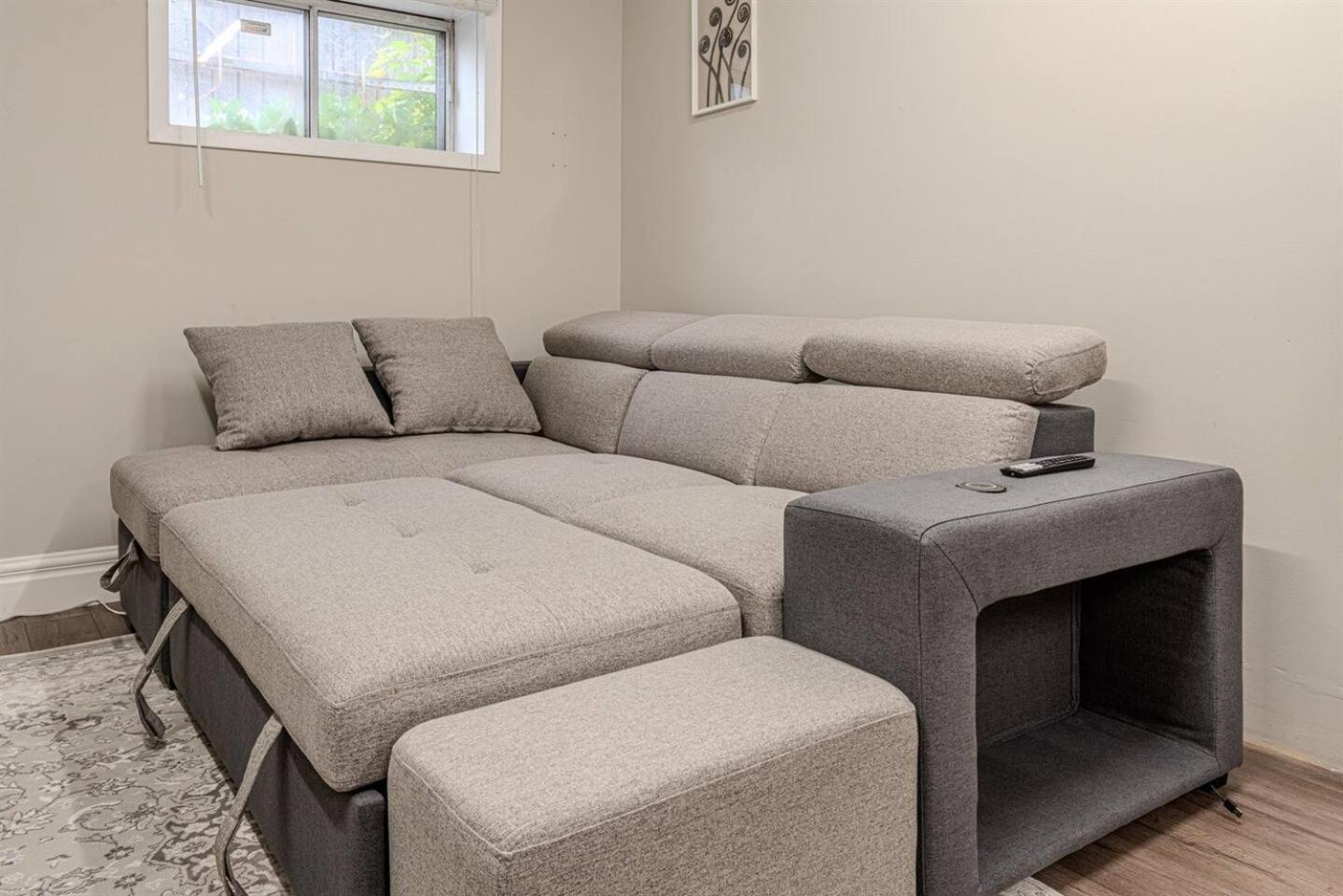 On the TransCanada, AC, 3BR, 3Sofa Bed for upto 12 sleeps