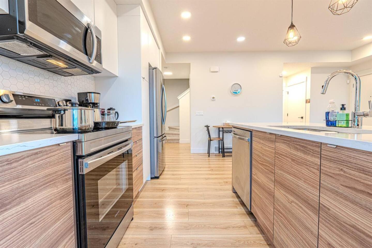 2Bedroom 2.5Bathroom Home near YYC