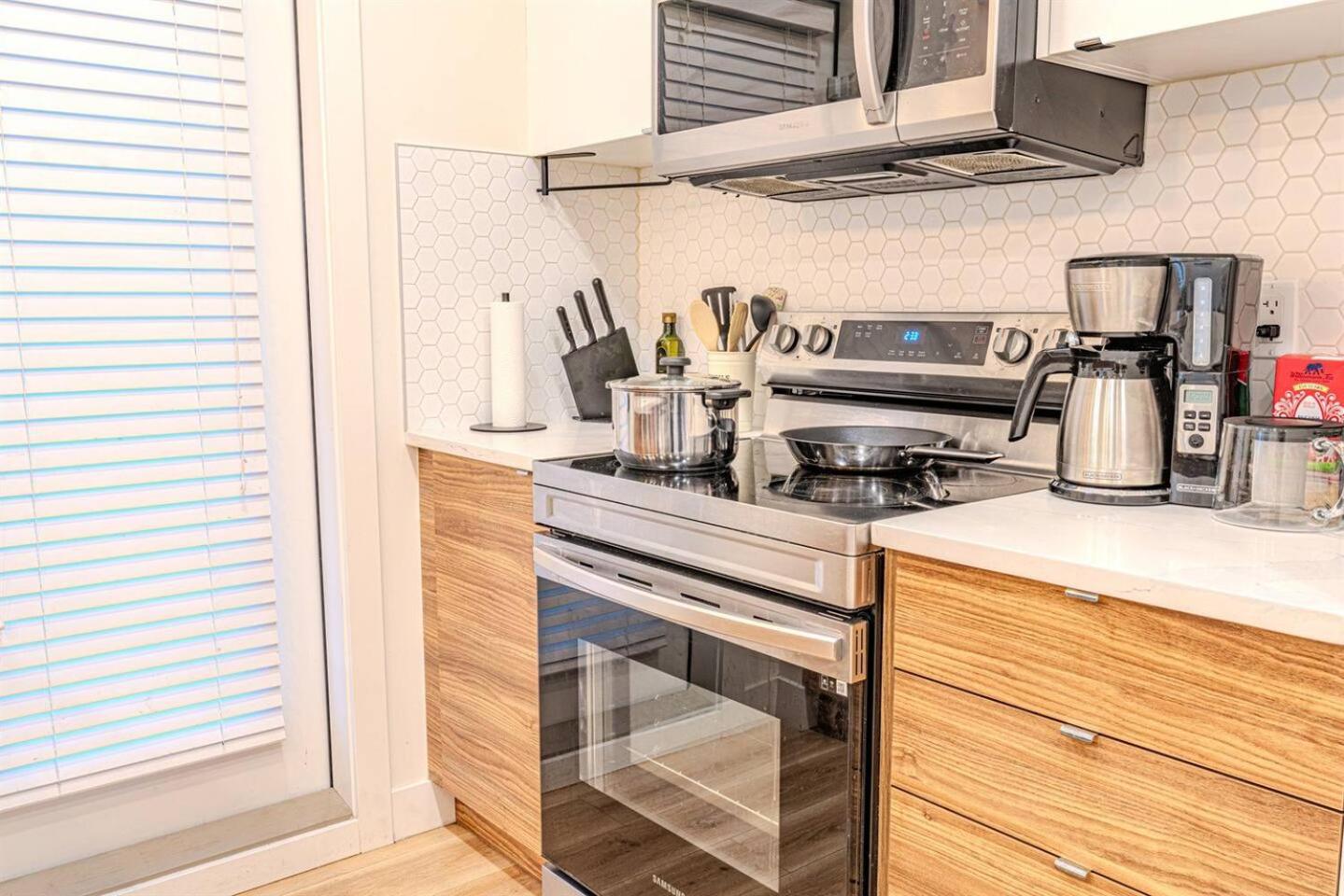 2Bedroom 2.5Bathroom Home near YYC