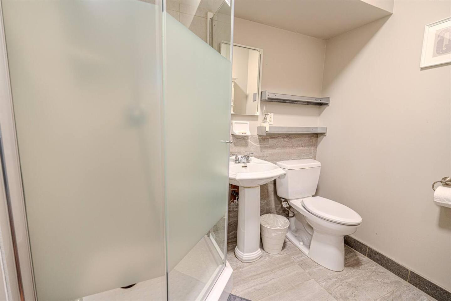 On the TransCanada, AC, 3BR, 3Sofa Bed for upto 12 sleeps