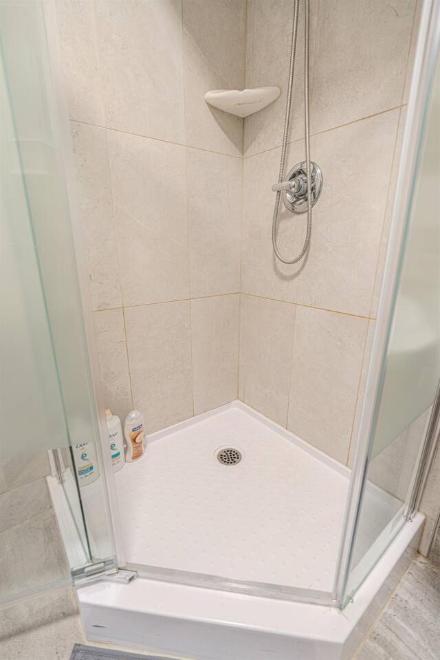 On the TransCanada, AC, 3BR, 3Sofa Bed for upto 12 sleeps