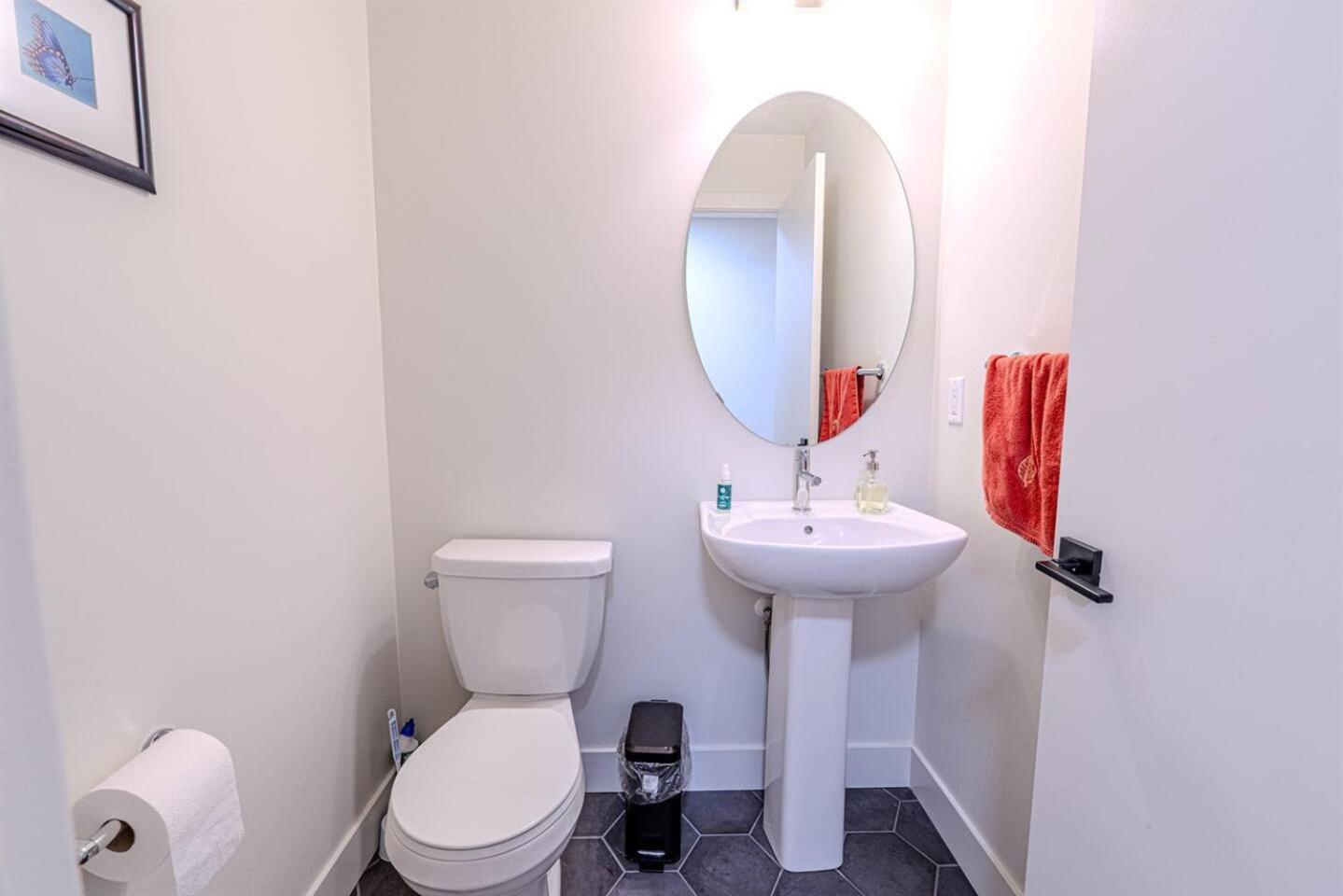 2Bedroom 2.5Bathroom Home near YYC