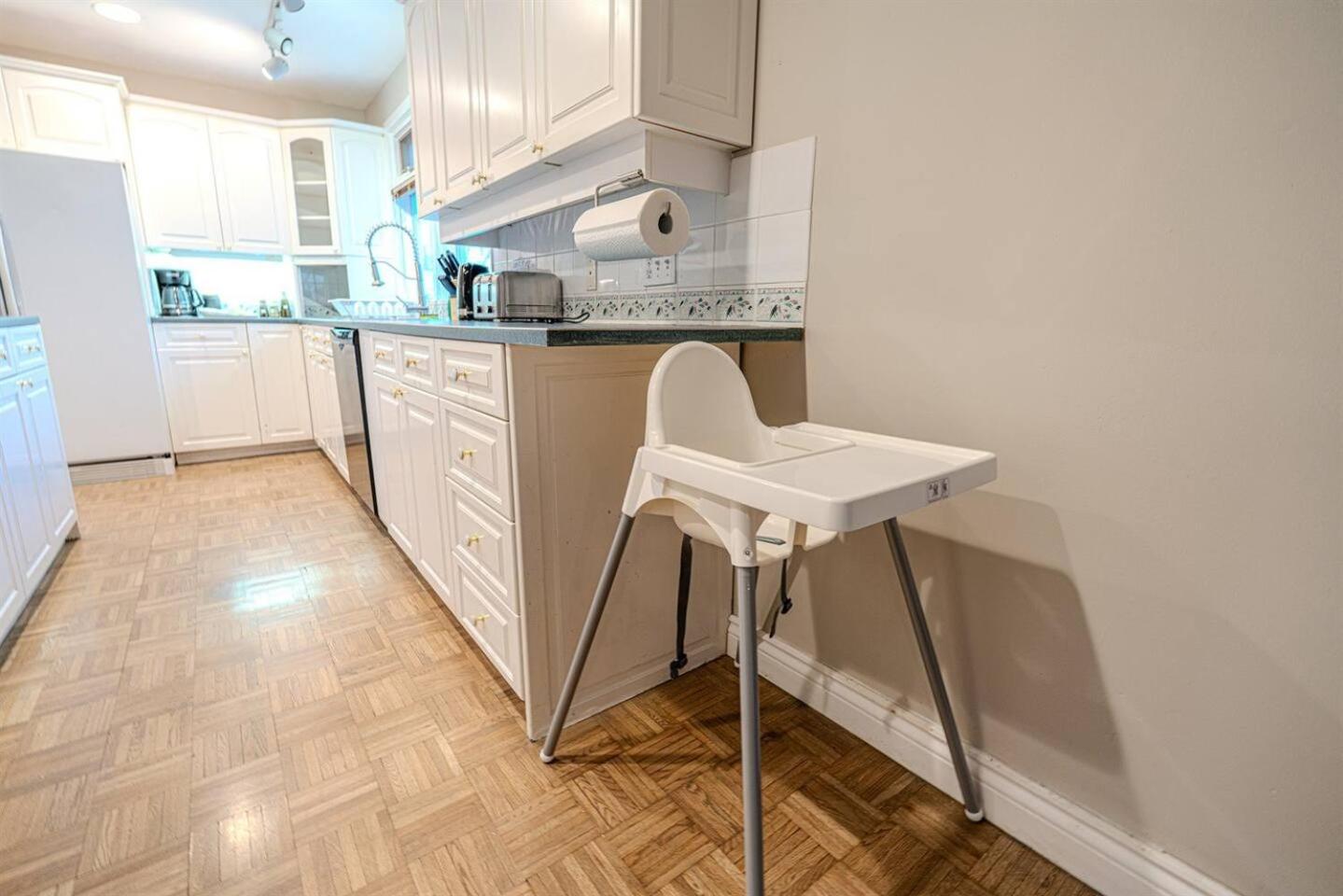 On the TransCanada, AC, 3BR, 3Sofa Bed for upto 12 sleeps