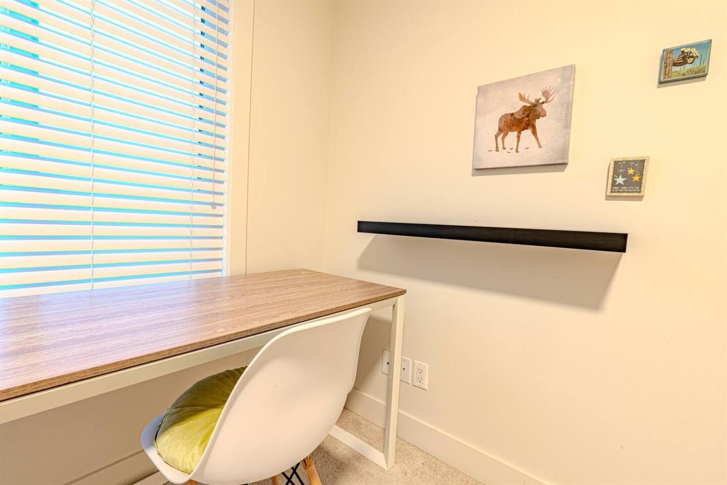 2Bedroom 2.5Bathroom Home near YYC