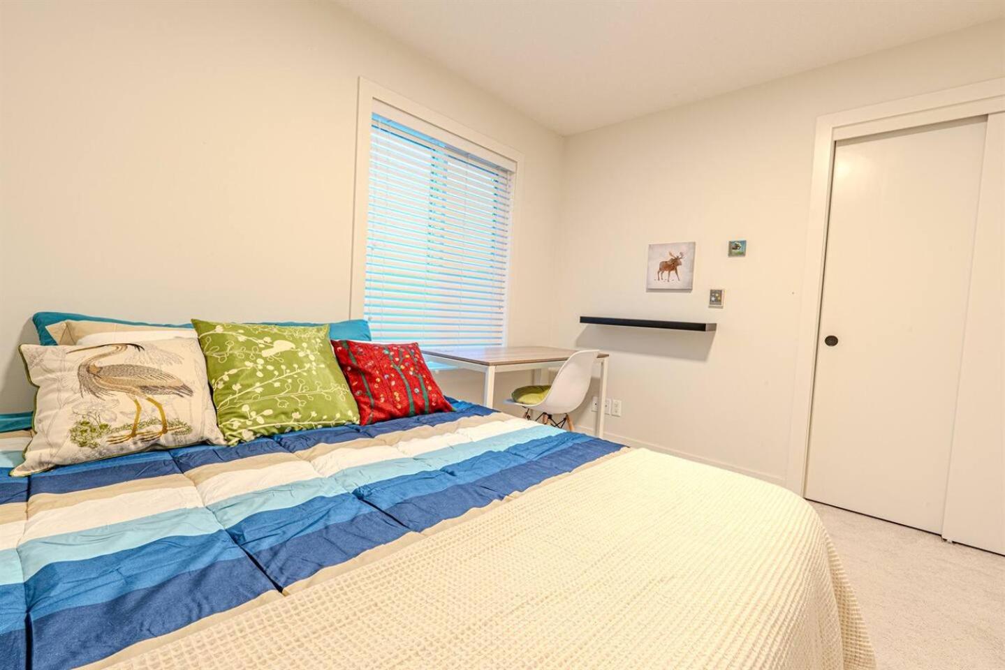 2Bedroom 2.5Bathroom Home near YYC