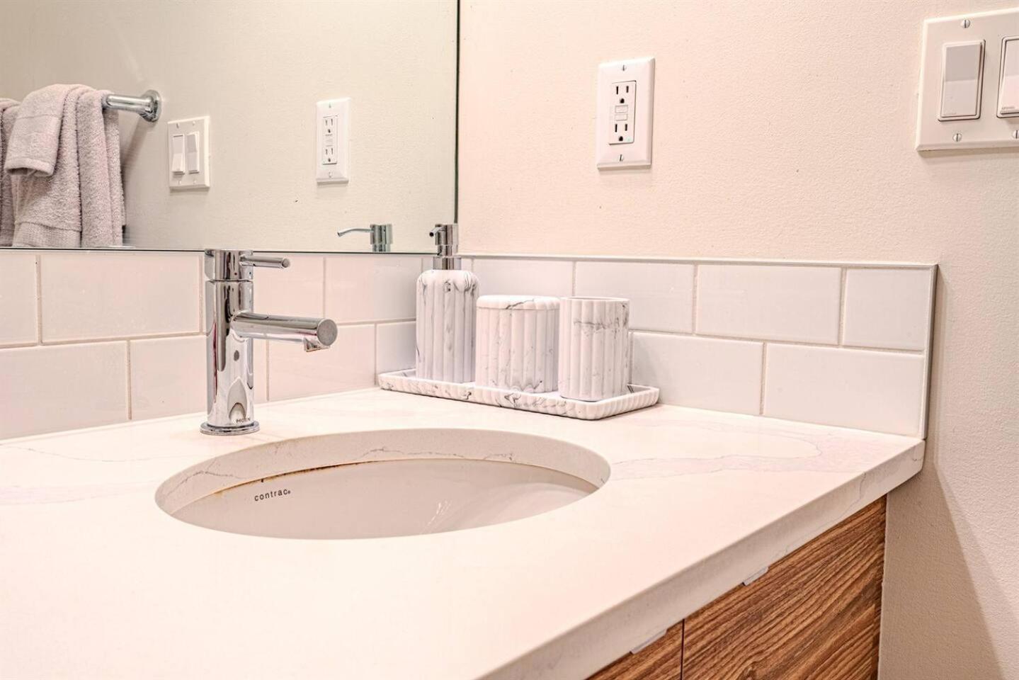 2Bedroom 2.5Bathroom Home near YYC