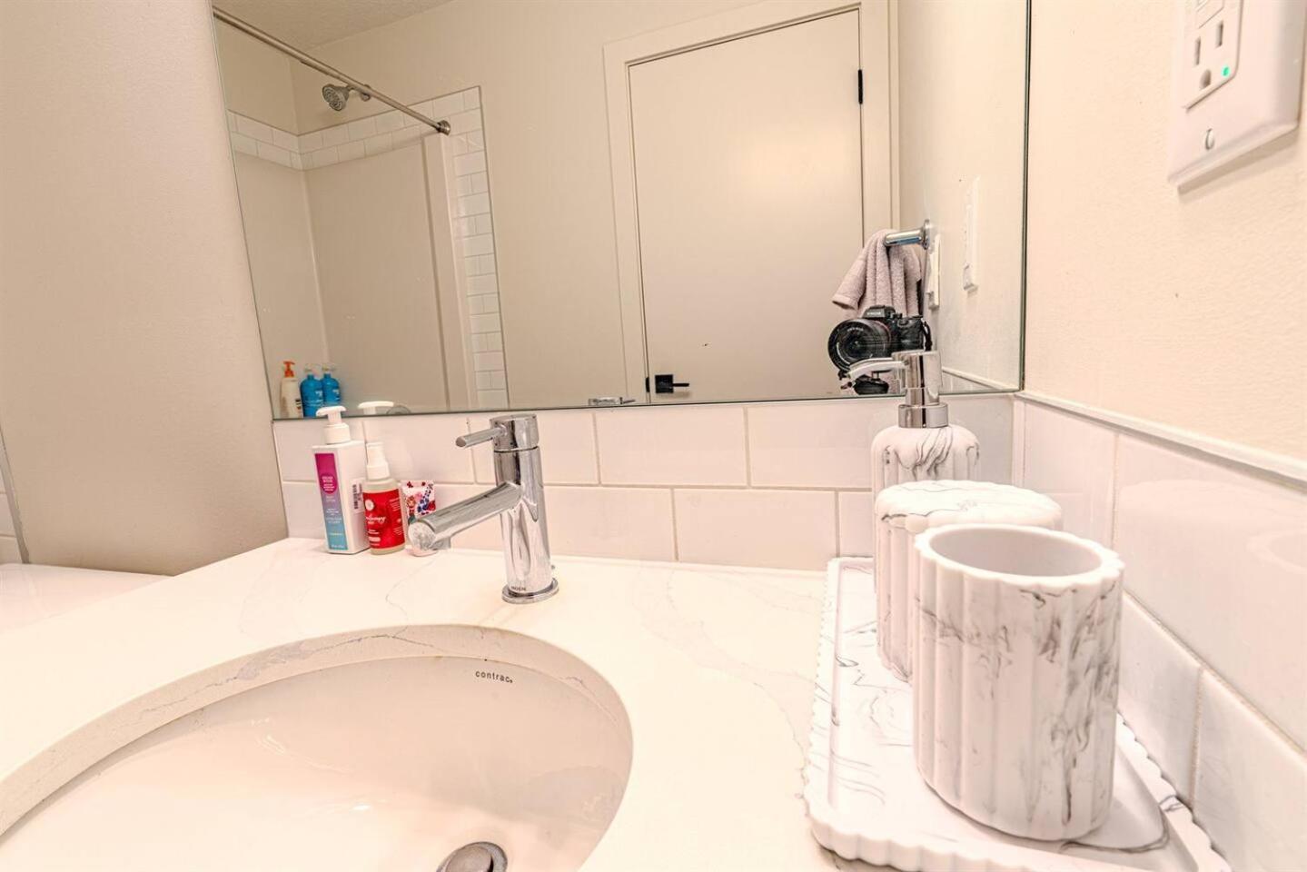 2Bedroom 2.5Bathroom Home near YYC
