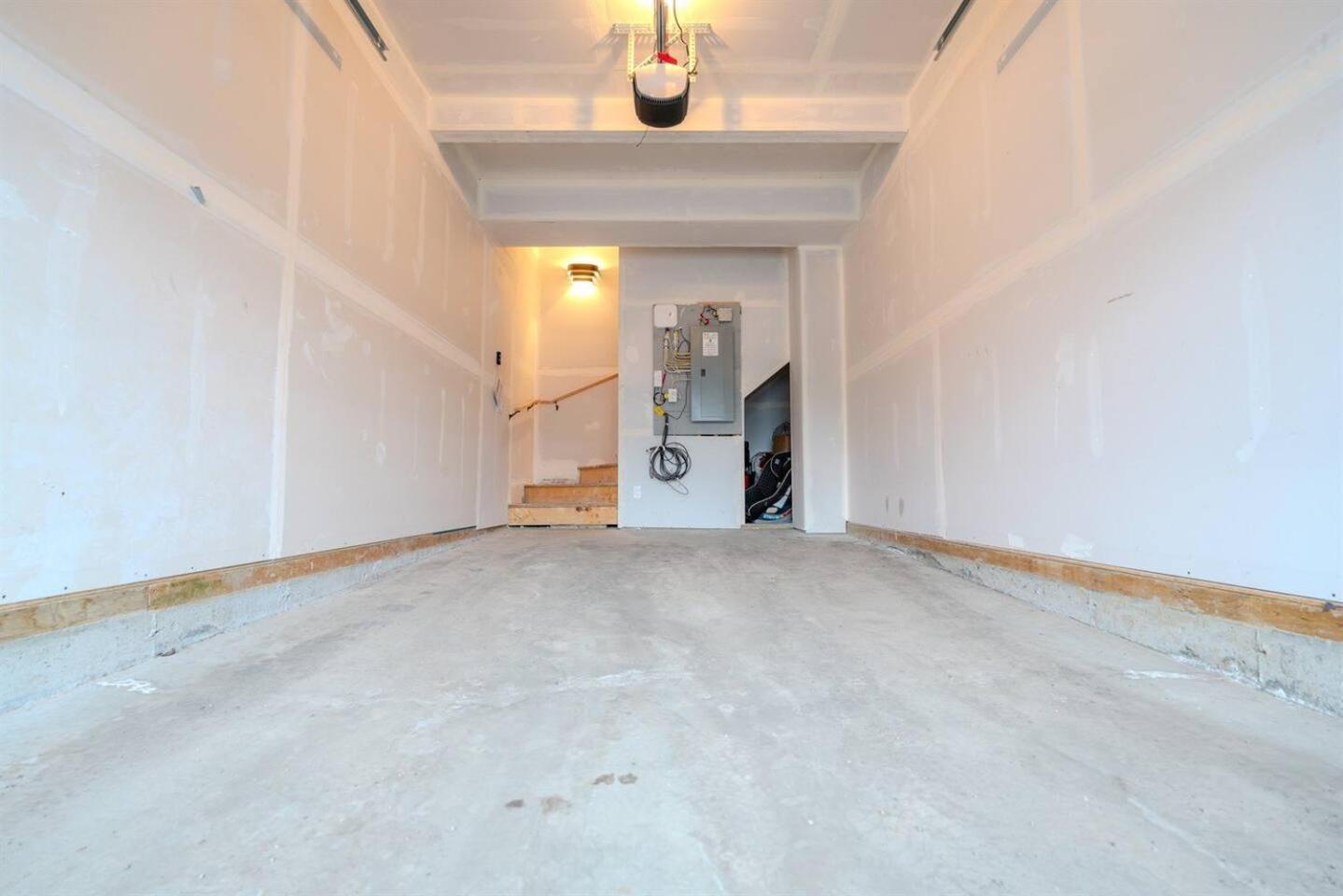 2Bedroom 2.5Bathroom Home near YYC