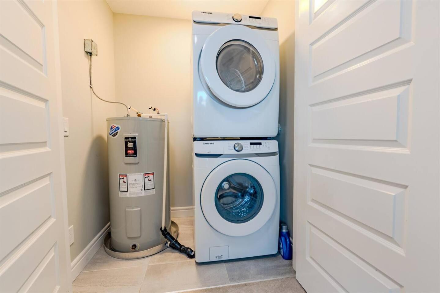3 Queen size beds near YYC